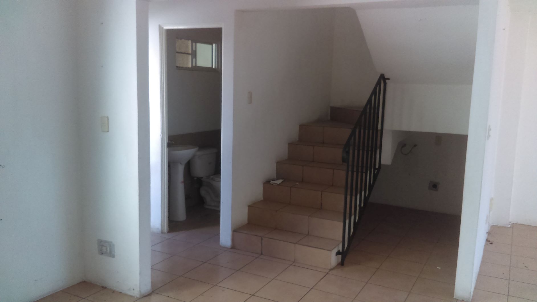 Venta de Casa o Casas, Terrenos, Propiedades, Apartamentos, Inmuebles en Guatemala, zona 11, zona 7, zona 2, zona 18, zona 16, Mixco, Carretera Al Salvador, Fraijanes, Santa Catarina Pinula, Antigua Guatemala, Villa Nueva, Villa Canales, San Miguel Petapa - Venta o Alquiler de Casas En Guatemala