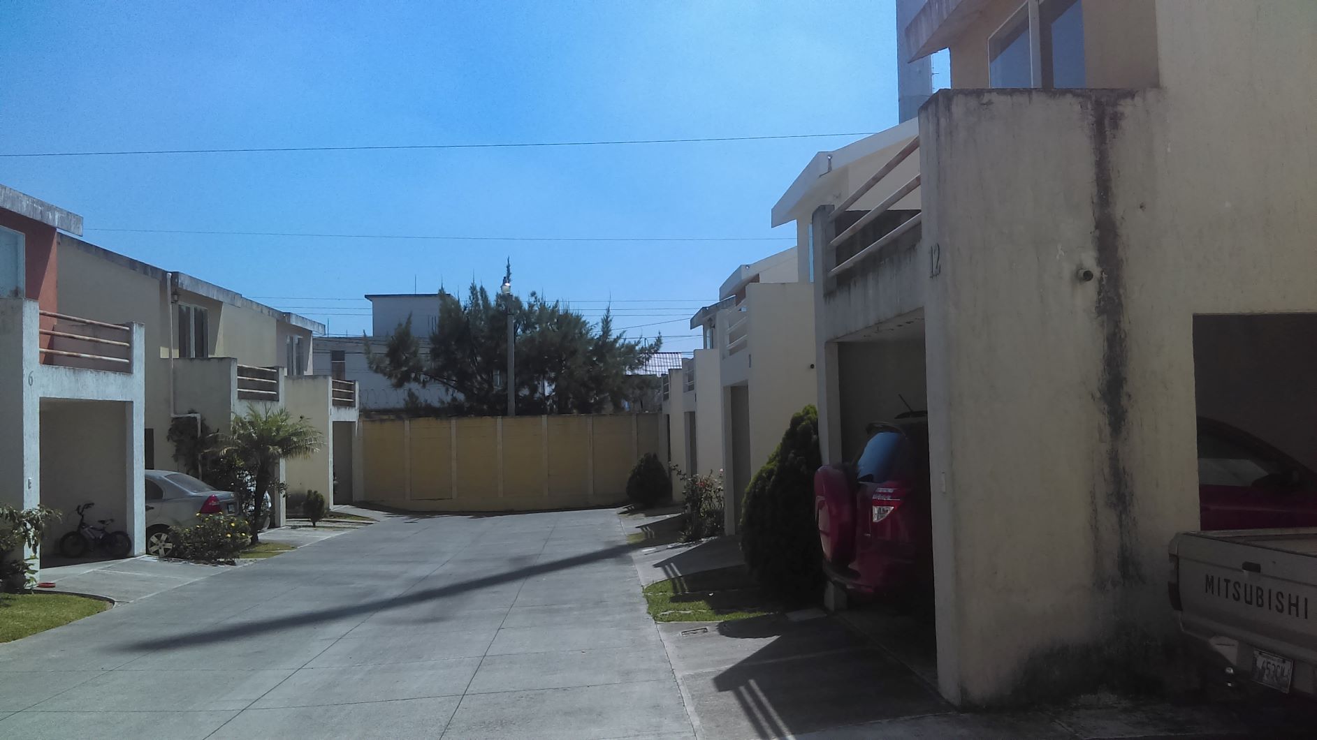 Venta de Casa o Casas, Terrenos, Propiedades, Apartamentos, Inmuebles en Guatemala, zona 11, zona 7, zona 2, zona 18, zona 16, Mixco, Carretera Al Salvador, Fraijanes, Santa Catarina Pinula, Antigua Guatemala, Villa Nueva, Villa Canales, San Miguel Petapa - Venta o Alquiler de Casas En Guatemala