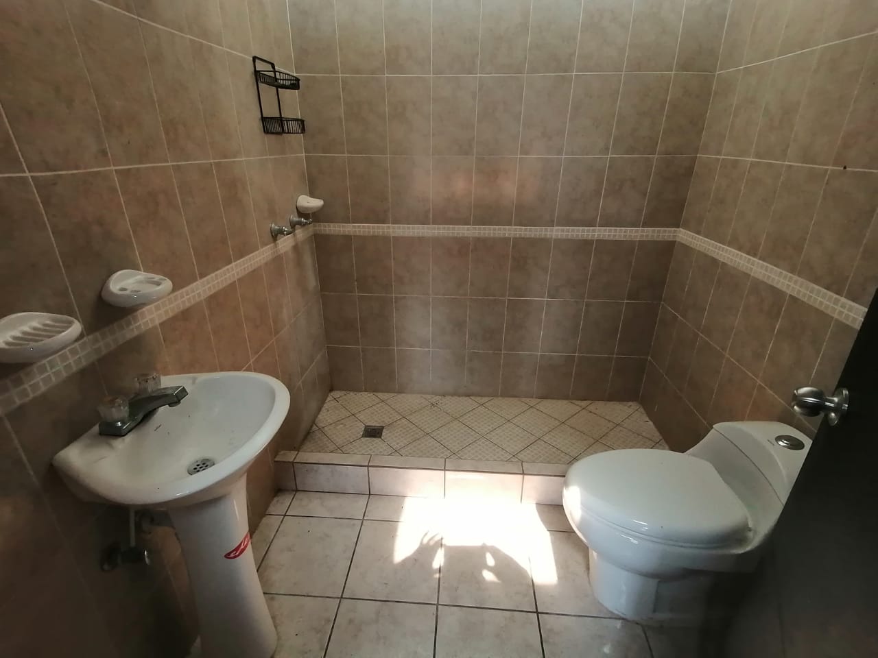 Venta de Casa o Casas, Terrenos, Propiedades, Apartamentos, Inmuebles en Guatemala, zona 11, zona 7, zona 2, zona 18, zona 16, Mixco, Carretera Al Salvador, Fraijanes, Santa Catarina Pinula, Antigua Guatemala, Villa Nueva, Villa Canales, San Miguel Petapa - Venta o Alquiler de Casas En Guatemala