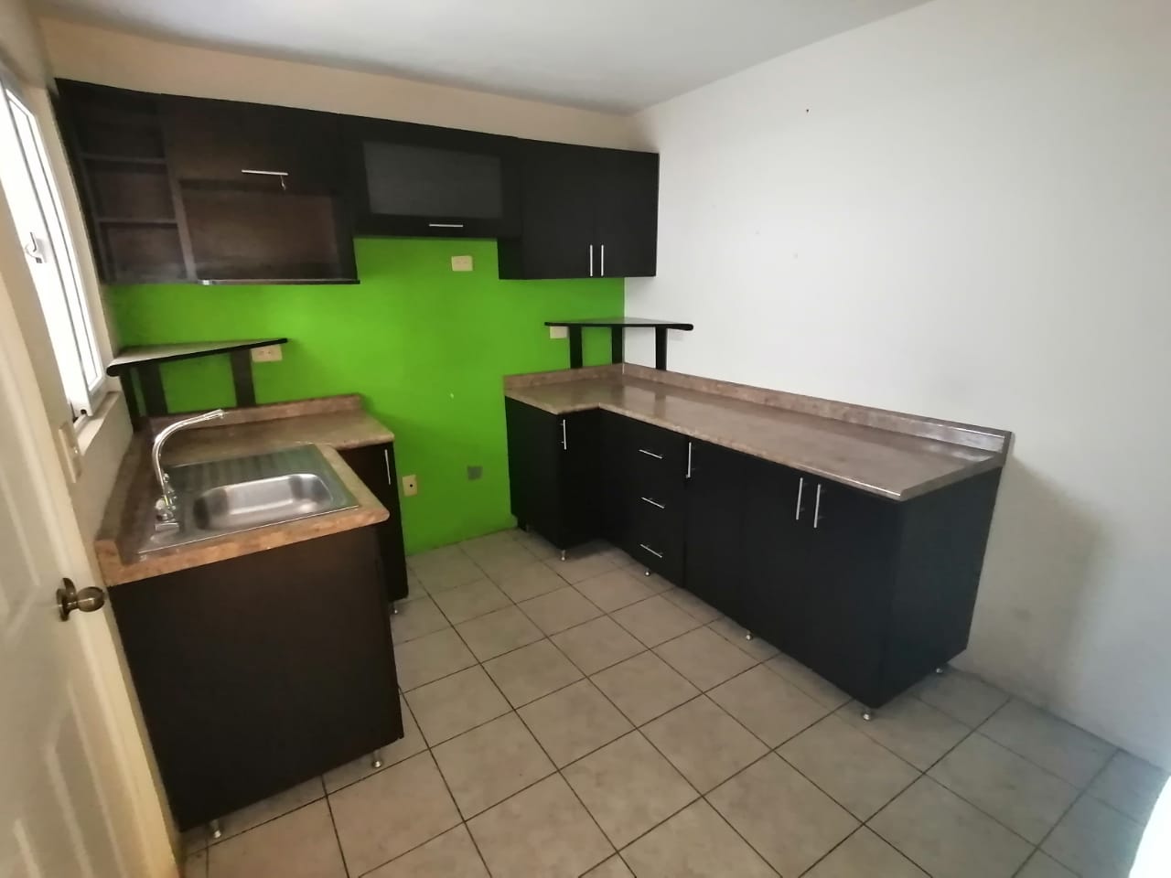 Venta de Casa o Casas, Terrenos, Propiedades, Apartamentos, Inmuebles en Guatemala, zona 11, zona 7, zona 2, zona 18, zona 16, Mixco, Carretera Al Salvador, Fraijanes, Santa Catarina Pinula, Antigua Guatemala, Villa Nueva, Villa Canales, San Miguel Petapa - Venta o Alquiler de Casas En Guatemala