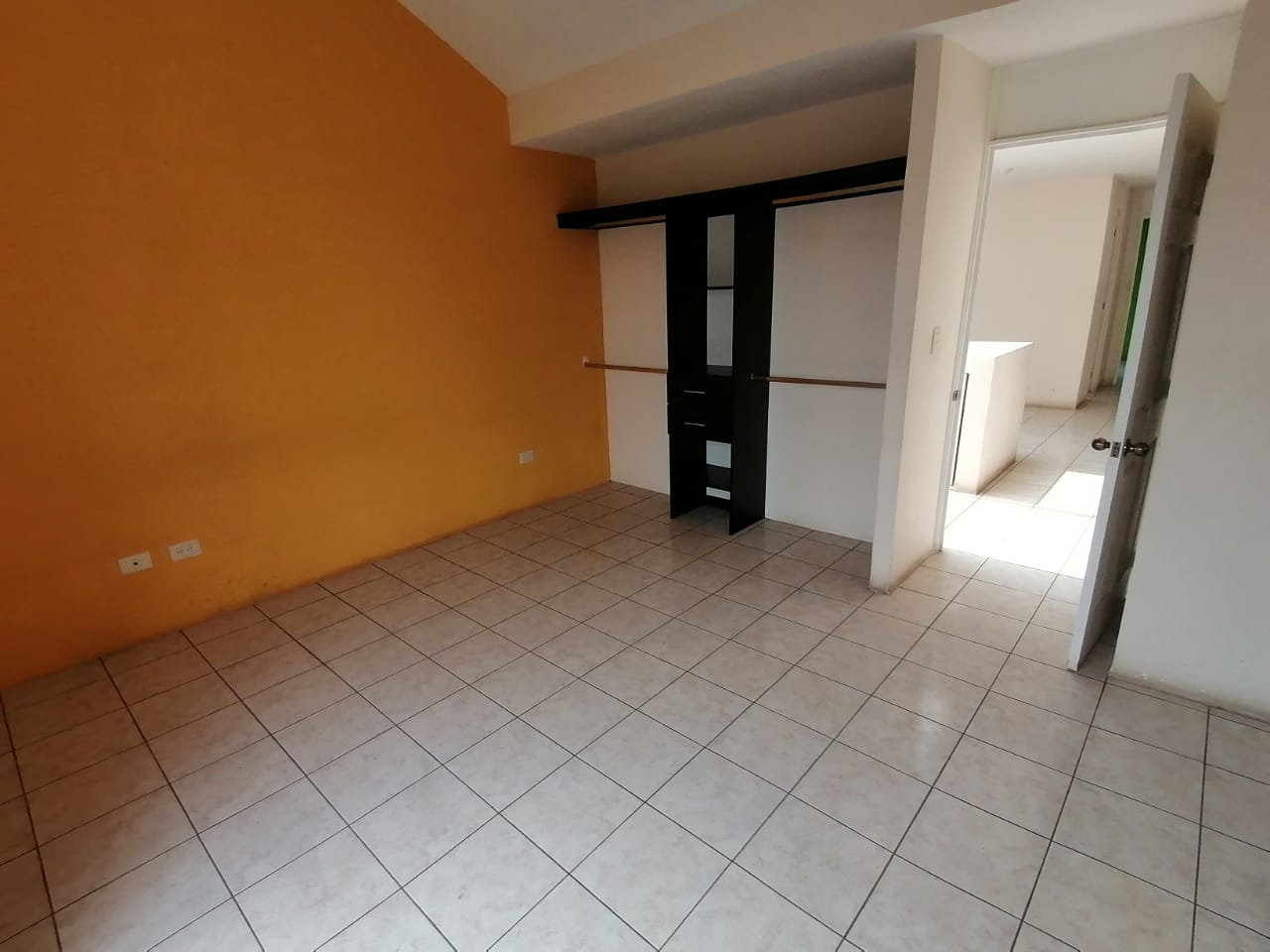 Venta de Casa o Casas, Terrenos, Propiedades, Apartamentos, Inmuebles en Guatemala, zona 11, zona 7, zona 2, zona 18, zona 16, Mixco, Carretera Al Salvador, Fraijanes, Santa Catarina Pinula, Antigua Guatemala, Villa Nueva, Villa Canales, San Miguel Petapa - Venta o Alquiler de Casas En Guatemala