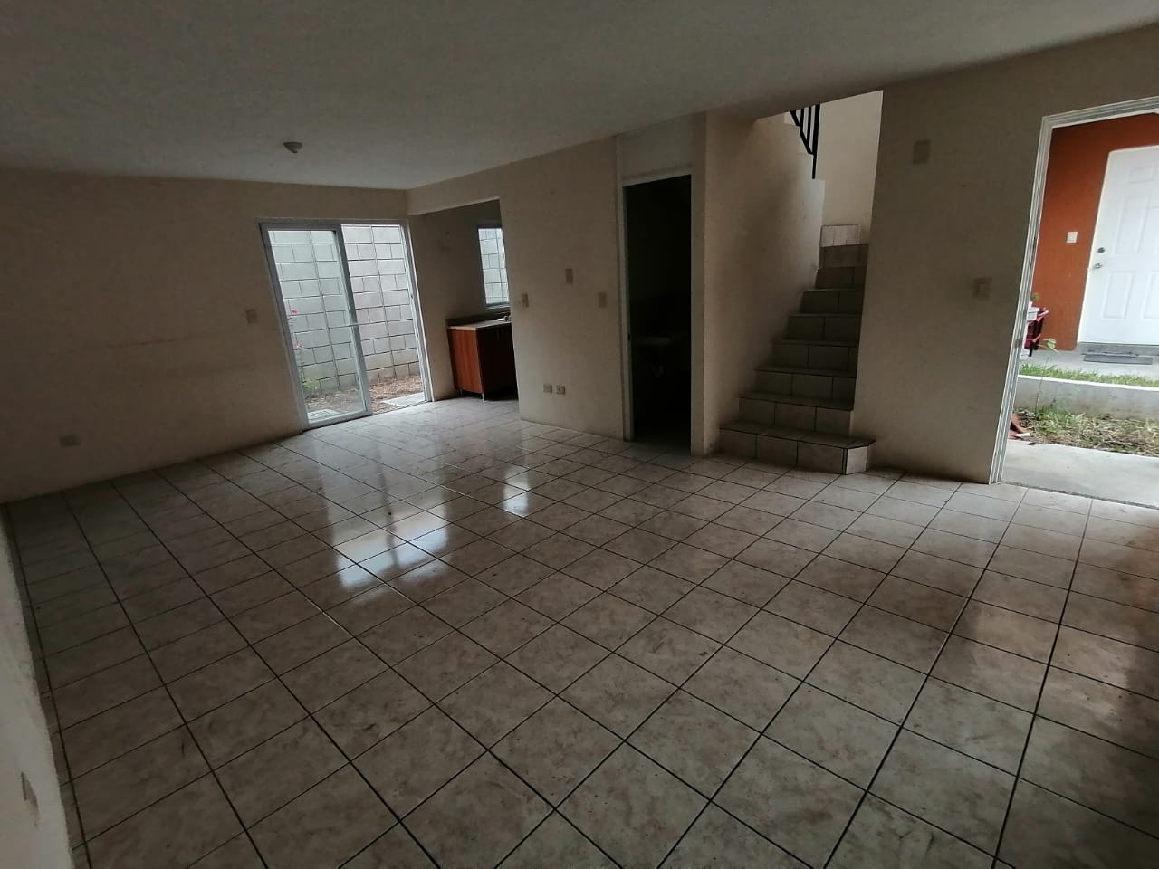 Venta de Casa o Casas, Terrenos, Propiedades, Apartamentos, Inmuebles en Guatemala, zona 11, zona 7, zona 2, zona 18, zona 16, Mixco, Carretera Al Salvador, Fraijanes, Santa Catarina Pinula, Antigua Guatemala, Villa Nueva, Villa Canales, San Miguel Petapa - Venta o Alquiler de Casas En Guatemala