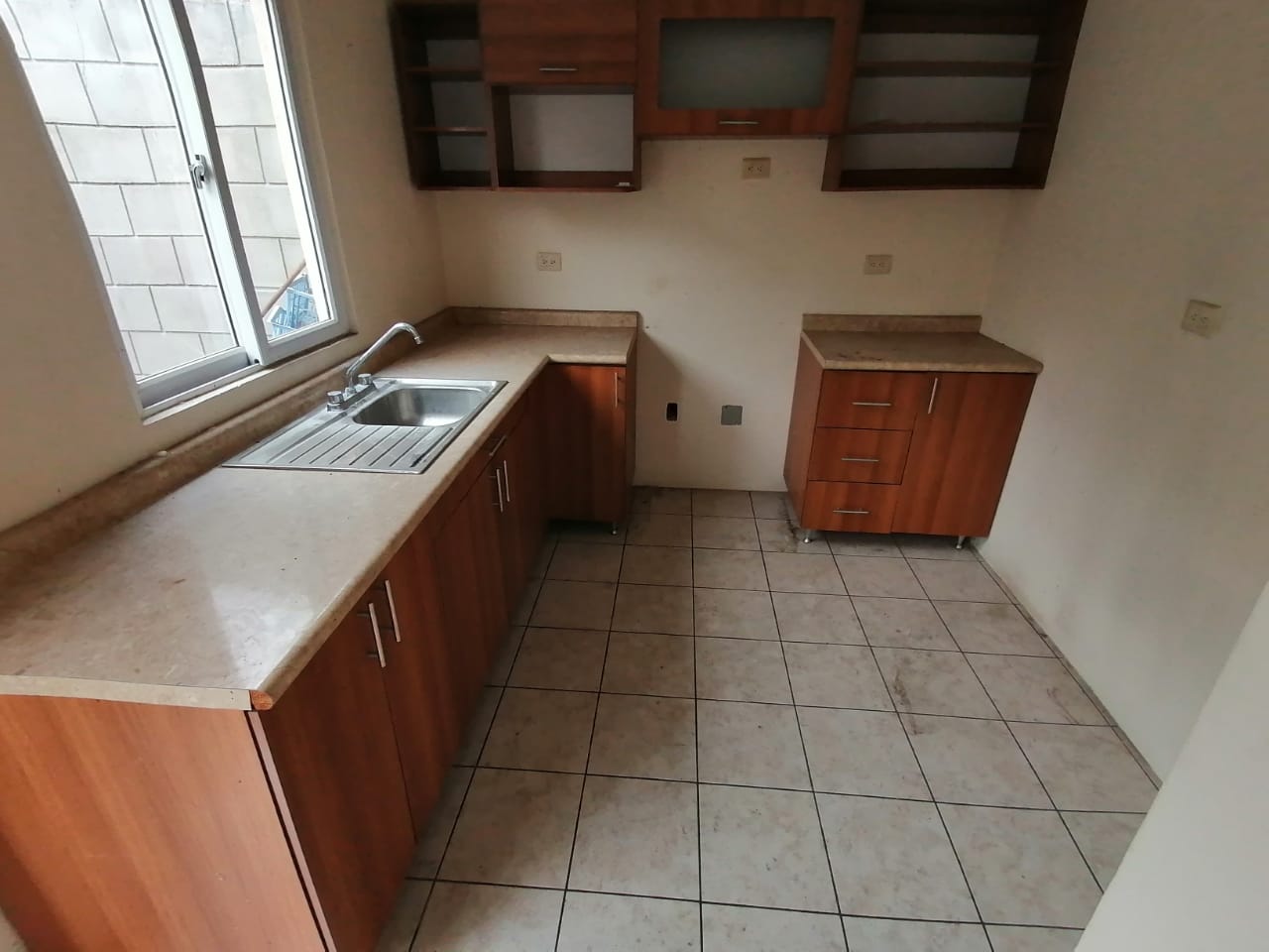 Venta de Casa o Casas, Terrenos, Propiedades, Apartamentos, Inmuebles en Guatemala, zona 11, zona 7, zona 2, zona 18, zona 16, Mixco, Carretera Al Salvador, Fraijanes, Santa Catarina Pinula, Antigua Guatemala, Villa Nueva, Villa Canales, San Miguel Petapa - Venta o Alquiler de Casas En Guatemala