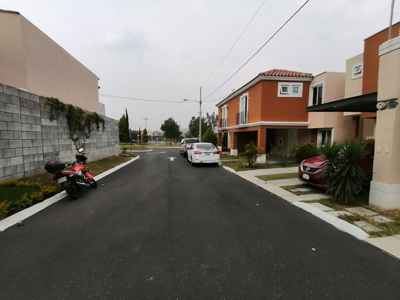 Venta de Casa o Casas, Terrenos, Propiedades, Apartamentos, Inmuebles en Guatemala, zona 11, zona 7, zona 2, zona 18, zona 16, Mixco, Carretera Al Salvador, Fraijanes, Santa Catarina Pinula, Antigua Guatemala, Villa Nueva, Villa Canales, San Miguel Petapa - Venta o Alquiler de Casas En Guatemala