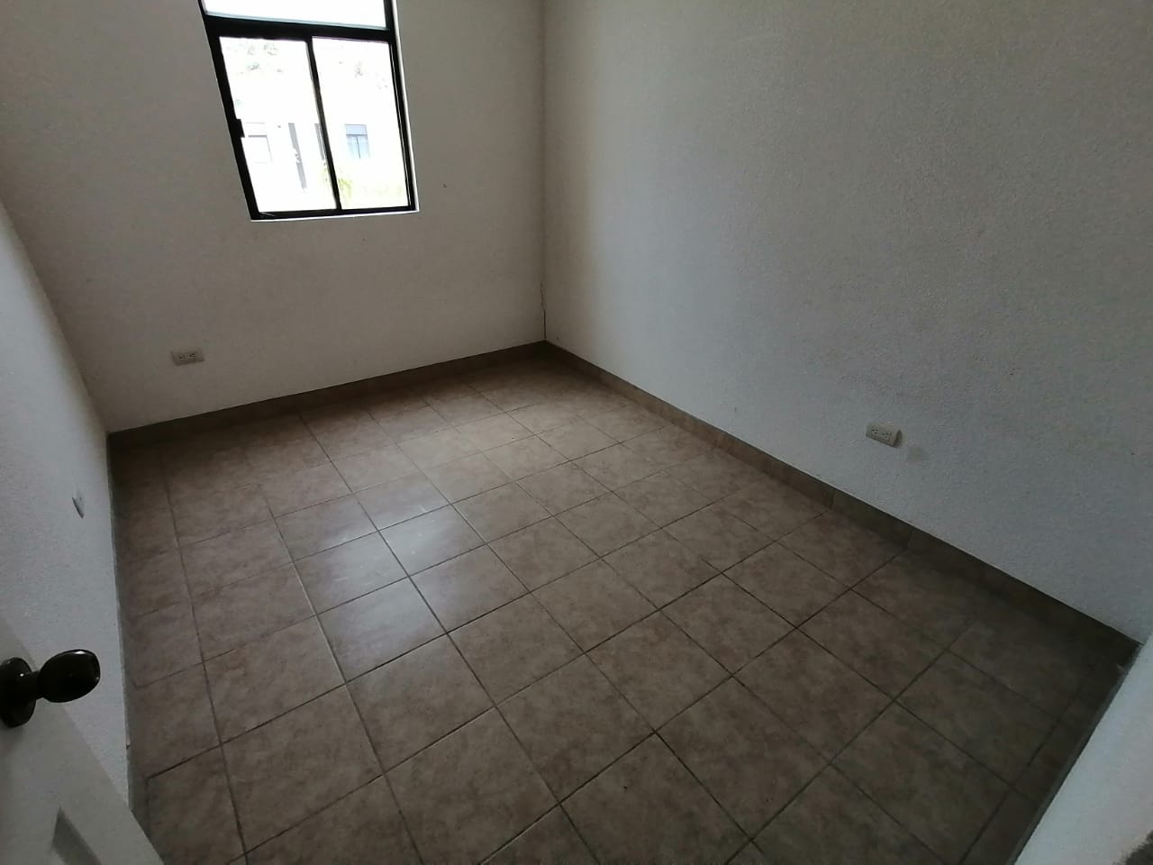 Venta de Casa o Casas, Terrenos, Propiedades, Apartamentos, Inmuebles en Guatemala, zona 11, zona 7, zona 2, zona 18, zona 16, Mixco, Carretera Al Salvador, Fraijanes, Santa Catarina Pinula, Antigua Guatemala, Villa Nueva, Villa Canales, San Miguel Petapa - Venta o Alquiler de Casas En Guatemala