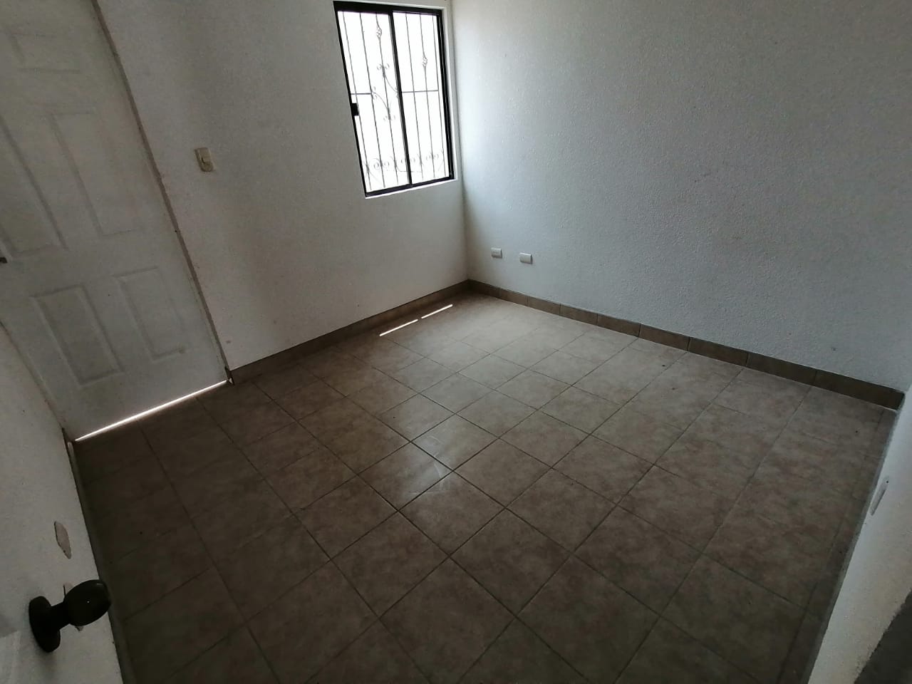 Venta de Casa o Casas, Terrenos, Propiedades, Apartamentos, Inmuebles en Guatemala, zona 11, zona 7, zona 2, zona 18, zona 16, Mixco, Carretera Al Salvador, Fraijanes, Santa Catarina Pinula, Antigua Guatemala, Villa Nueva, Villa Canales, San Miguel Petapa - Venta o Alquiler de Casas En Guatemala