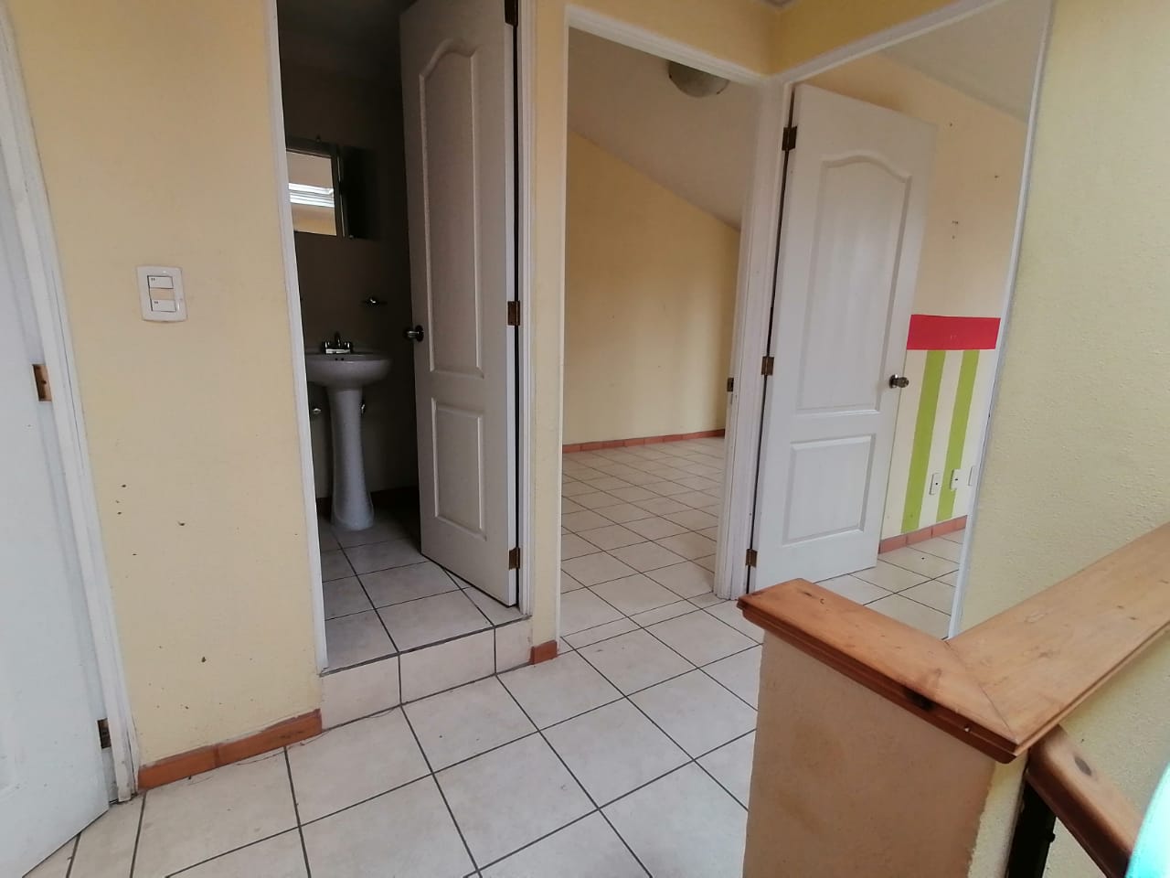 Venta de Casa o Casas, Terrenos, Propiedades, Apartamentos, Inmuebles en Guatemala, zona 11, zona 7, zona 2, zona 18, zona 16, Mixco, Carretera Al Salvador, Fraijanes, Santa Catarina Pinula, Antigua Guatemala, Villa Nueva, Villa Canales, San Miguel Petapa - Venta o Alquiler de Casas En Guatemala