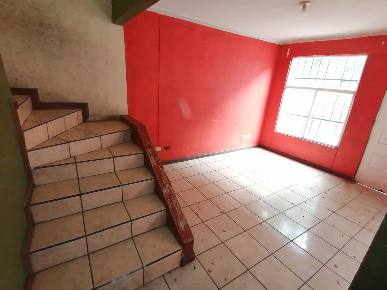 Venta de Casa o Casas, Terrenos, Propiedades, Apartamentos, Inmuebles en Guatemala, zona 11, zona 7, zona 2, zona 18, zona 16, Mixco, Carretera Al Salvador, Fraijanes, Santa Catarina Pinula, Antigua Guatemala, Villa Nueva, Villa Canales, San Miguel Petapa - Venta o Alquiler de Casas En Guatemala