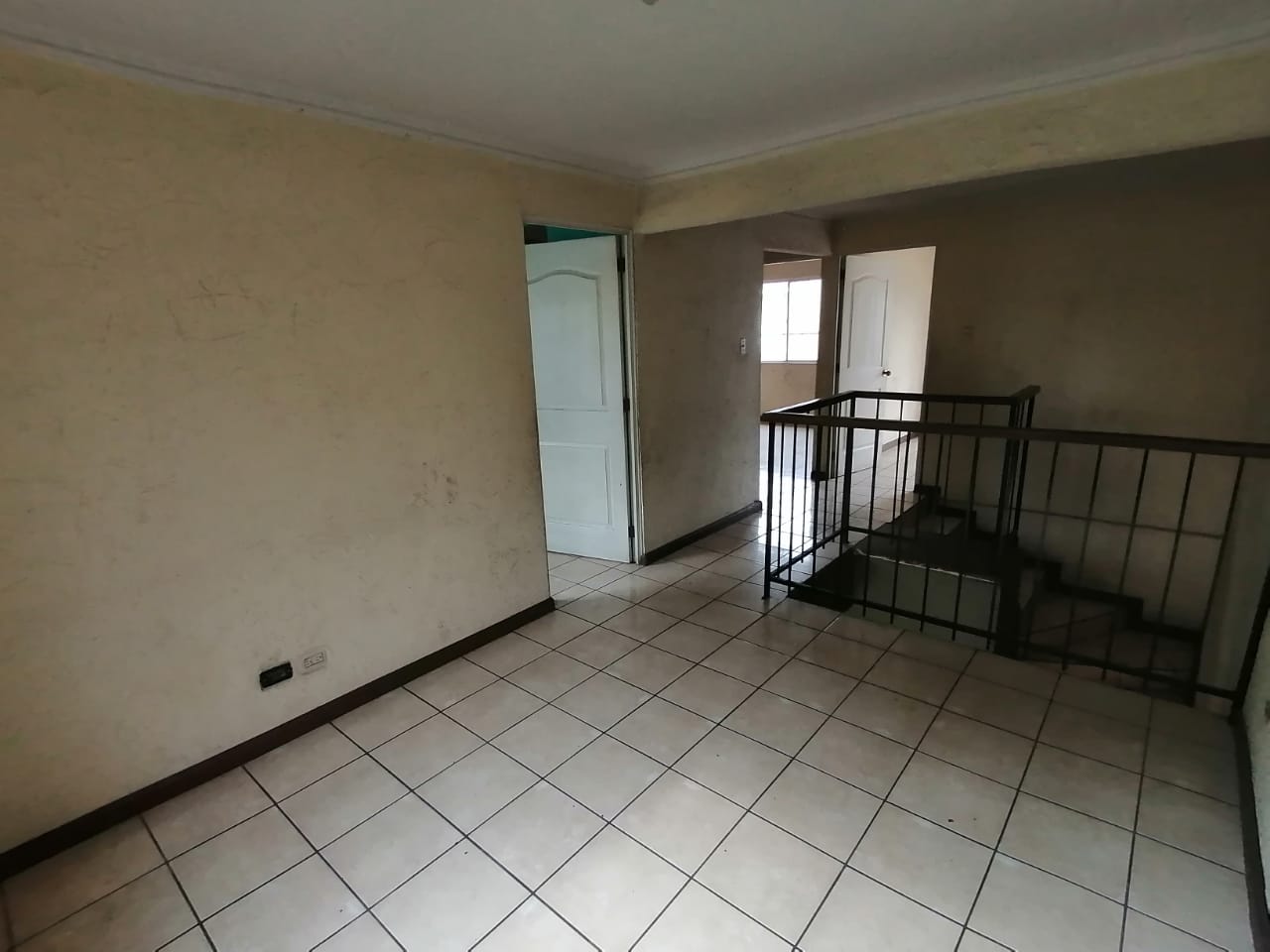 Venta de Casa o Casas, Terrenos, Propiedades, Apartamentos, Inmuebles en Guatemala, zona 11, zona 7, zona 2, zona 18, zona 16, Mixco, Carretera Al Salvador, Fraijanes, Santa Catarina Pinula, Antigua Guatemala, Villa Nueva, Villa Canales, San Miguel Petapa - Venta o Alquiler de Casas En Guatemala