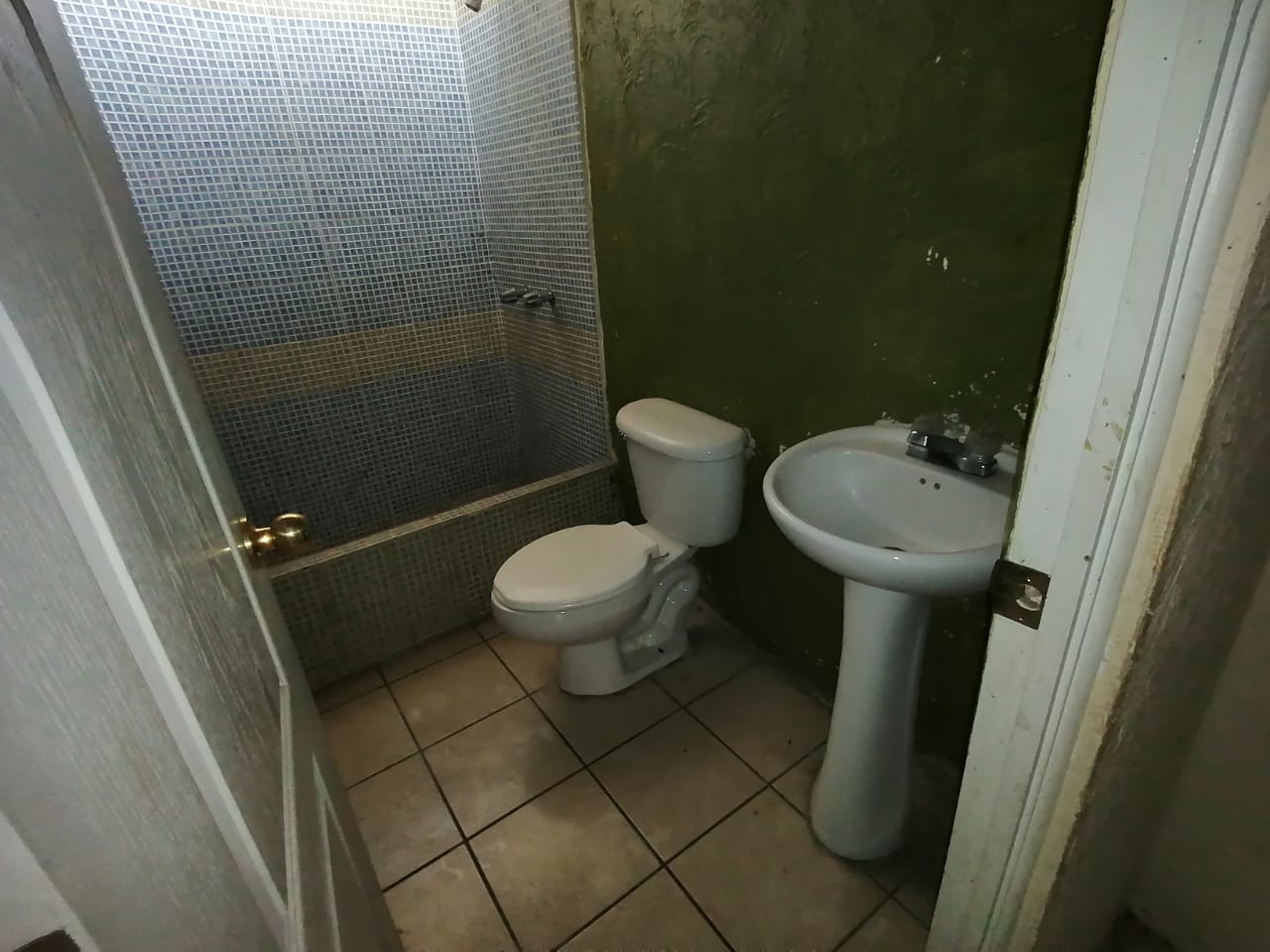 Venta de Casa o Casas, Terrenos, Propiedades, Apartamentos, Inmuebles en Guatemala, zona 11, zona 7, zona 2, zona 18, zona 16, Mixco, Carretera Al Salvador, Fraijanes, Santa Catarina Pinula, Antigua Guatemala, Villa Nueva, Villa Canales, San Miguel Petapa - Venta o Alquiler de Casas En Guatemala