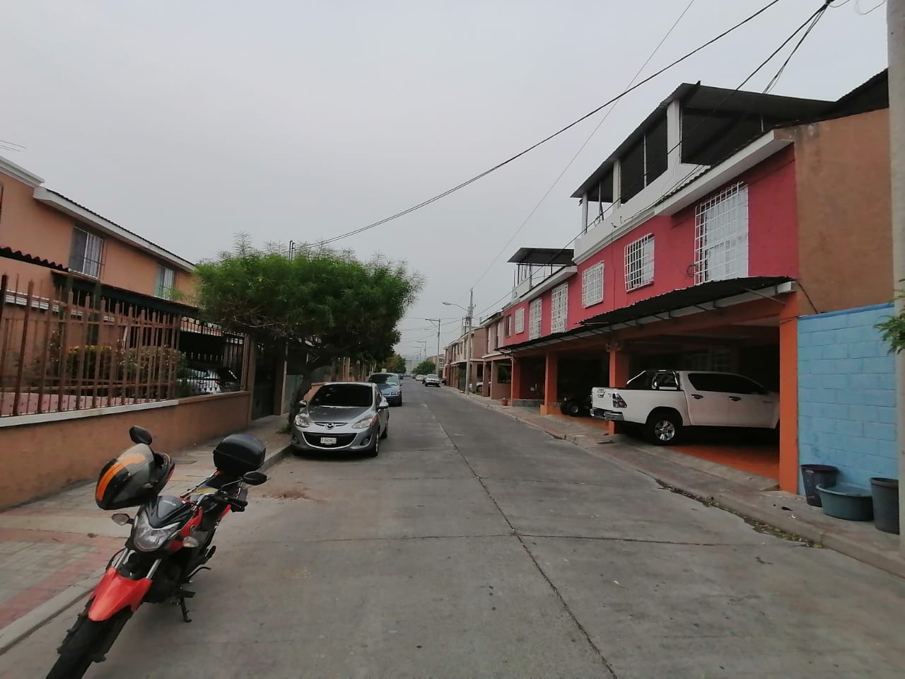 Venta de Casa o Casas, Terrenos, Propiedades, Apartamentos, Inmuebles en Guatemala, zona 11, zona 7, zona 2, zona 18, zona 16, Mixco, Carretera Al Salvador, Fraijanes, Santa Catarina Pinula, Antigua Guatemala, Villa Nueva, Villa Canales, San Miguel Petapa - Venta o Alquiler de Casas En Guatemala