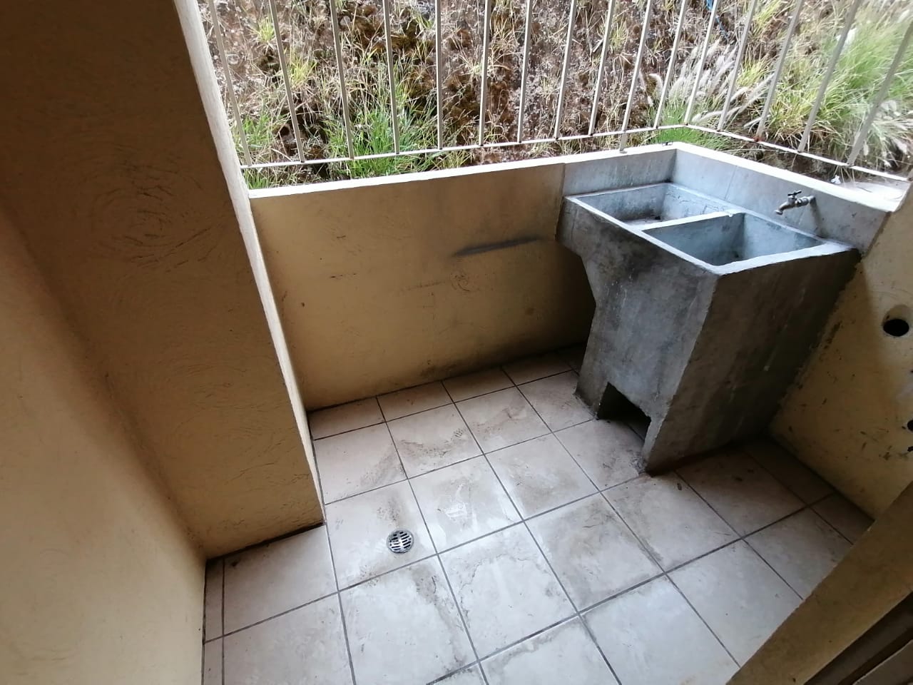 Venta de Casa o Casas, Terrenos, Propiedades, Apartamentos, Inmuebles en Guatemala, zona 11, zona 7, zona 2, zona 18, zona 16, Mixco, Carretera Al Salvador, Fraijanes, Santa Catarina Pinula, Antigua Guatemala, Villa Nueva, Villa Canales, San Miguel Petapa - Venta o Alquiler de Casas En Guatemala