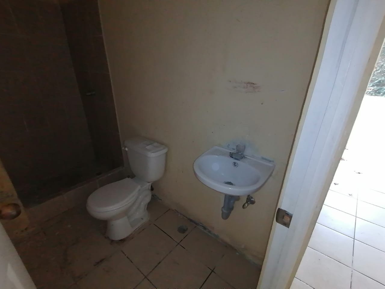 Venta de Casa o Casas, Terrenos, Propiedades, Apartamentos, Inmuebles en Guatemala, zona 11, zona 7, zona 2, zona 18, zona 16, Mixco, Carretera Al Salvador, Fraijanes, Santa Catarina Pinula, Antigua Guatemala, Villa Nueva, Villa Canales, San Miguel Petapa - Venta o Alquiler de Casas En Guatemala