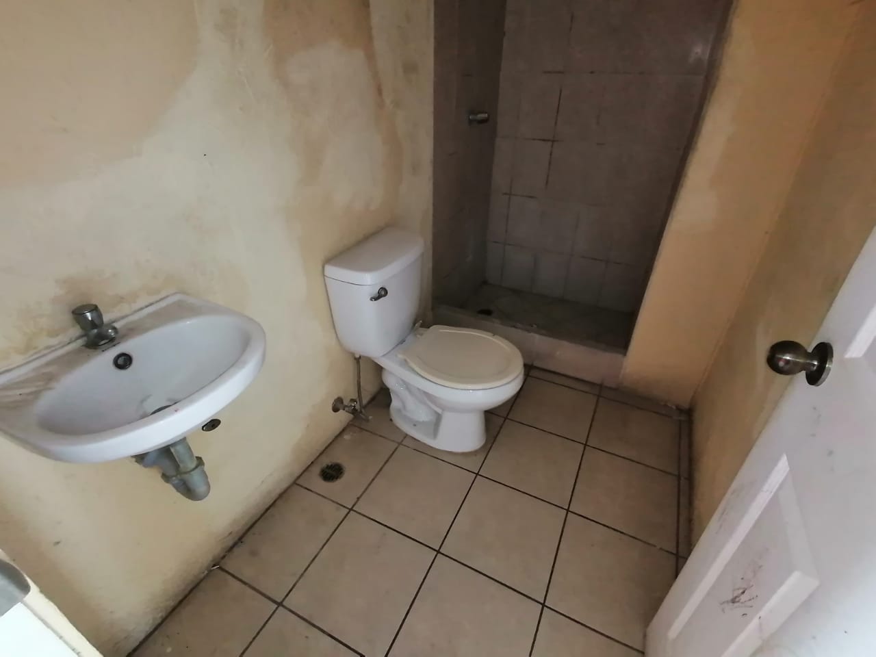 Venta de Casa o Casas, Terrenos, Propiedades, Apartamentos, Inmuebles en Guatemala, zona 11, zona 7, zona 2, zona 18, zona 16, Mixco, Carretera Al Salvador, Fraijanes, Santa Catarina Pinula, Antigua Guatemala, Villa Nueva, Villa Canales, San Miguel Petapa - Venta o Alquiler de Casas En Guatemala