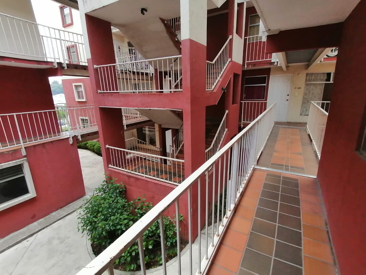 Venta de Casa o Casas, Terrenos, Propiedades, Apartamentos, Inmuebles en Guatemala, zona 11, zona 7, zona 2, zona 18, zona 16, Mixco, Carretera Al Salvador, Fraijanes, Santa Catarina Pinula, Antigua Guatemala, Villa Nueva, Villa Canales, San Miguel Petapa - Venta o Alquiler de Casas En Guatemala