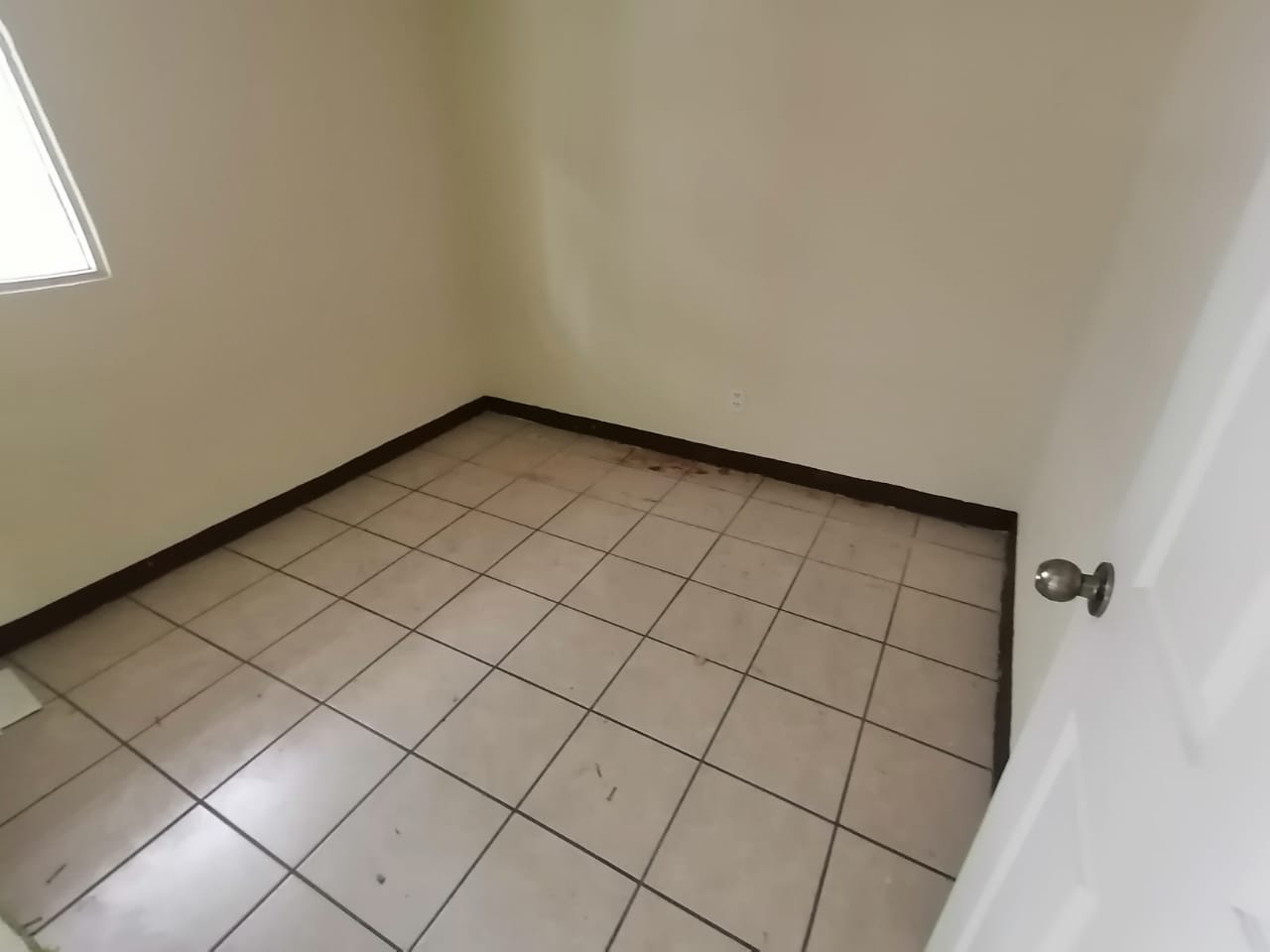 Venta de Casa o Casas, Terrenos, Propiedades, Apartamentos, Inmuebles en Guatemala, zona 11, zona 7, zona 2, zona 18, zona 16, Mixco, Carretera Al Salvador, Fraijanes, Santa Catarina Pinula, Antigua Guatemala, Villa Nueva, Villa Canales, San Miguel Petapa - Venta o Alquiler de Casas En Guatemala
