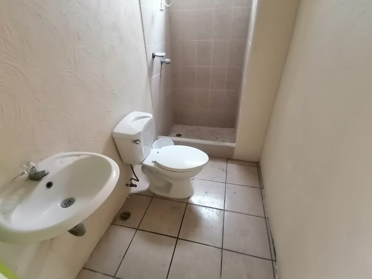 Venta de Casa o Casas, Terrenos, Propiedades, Apartamentos, Inmuebles en Guatemala, zona 11, zona 7, zona 2, zona 18, zona 16, Mixco, Carretera Al Salvador, Fraijanes, Santa Catarina Pinula, Antigua Guatemala, Villa Nueva, Villa Canales, San Miguel Petapa - Venta o Alquiler de Casas En Guatemala