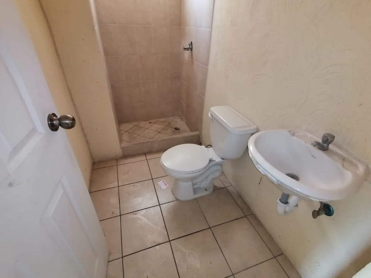 Venta de Casa o Casas, Terrenos, Propiedades, Apartamentos, Inmuebles en Guatemala, zona 11, zona 7, zona 2, zona 18, zona 16, Mixco, Carretera Al Salvador, Fraijanes, Santa Catarina Pinula, Antigua Guatemala, Villa Nueva, Villa Canales, San Miguel Petapa - Venta o Alquiler de Casas En Guatemala