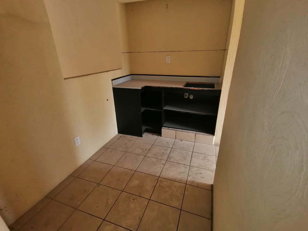 Venta de Casa o Casas, Terrenos, Propiedades, Apartamentos, Inmuebles en Guatemala, zona 11, zona 7, zona 2, zona 18, zona 16, Mixco, Carretera Al Salvador, Fraijanes, Santa Catarina Pinula, Antigua Guatemala, Villa Nueva, Villa Canales, San Miguel Petapa - Venta o Alquiler de Casas En Guatemala
