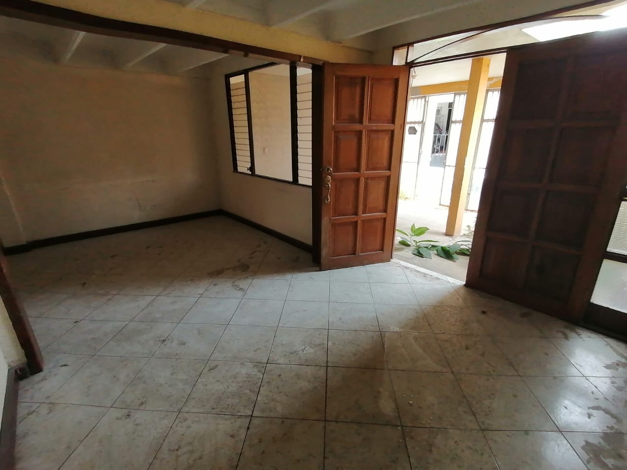 Venta de Casa o Casas, Terrenos, Propiedades, Apartamentos, Inmuebles en Guatemala, zona 11, zona 7, zona 2, zona 18, zona 16, Mixco, Carretera Al Salvador, Fraijanes, Santa Catarina Pinula, Antigua Guatemala, Villa Nueva, Villa Canales, San Miguel Petapa - Venta o Alquiler de Casas En Guatemala