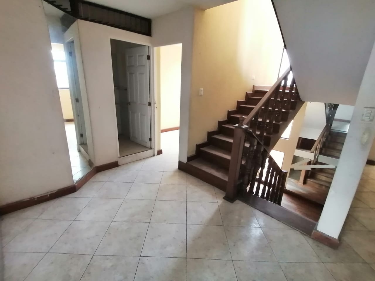 Venta de Casa o Casas, Terrenos, Propiedades, Apartamentos, Inmuebles en Guatemala, zona 11, zona 7, zona 2, zona 18, zona 16, Mixco, Carretera Al Salvador, Fraijanes, Santa Catarina Pinula, Antigua Guatemala, Villa Nueva, Villa Canales, San Miguel Petapa - Venta o Alquiler de Casas En Guatemala