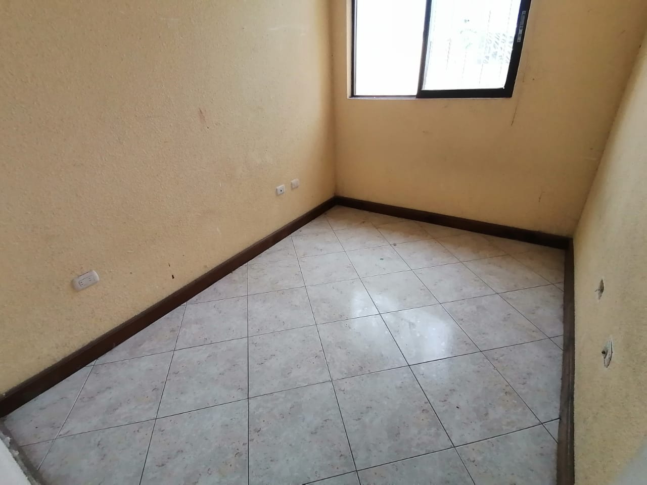 Venta de Casa o Casas, Terrenos, Propiedades, Apartamentos, Inmuebles en Guatemala, zona 11, zona 7, zona 2, zona 18, zona 16, Mixco, Carretera Al Salvador, Fraijanes, Santa Catarina Pinula, Antigua Guatemala, Villa Nueva, Villa Canales, San Miguel Petapa - Venta o Alquiler de Casas En Guatemala