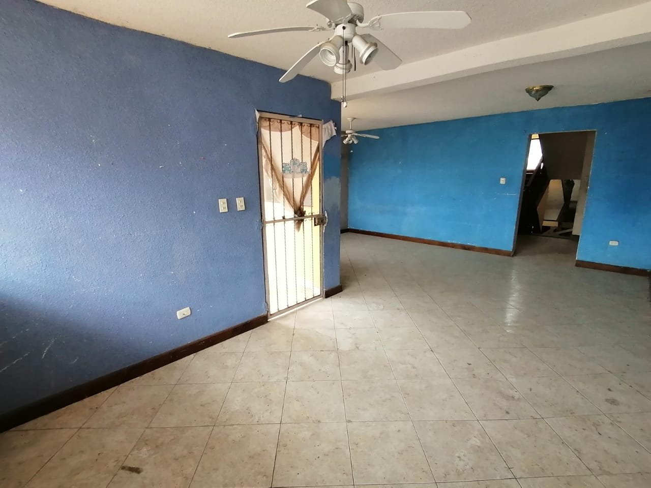 Venta de Casa o Casas, Terrenos, Propiedades, Apartamentos, Inmuebles en Guatemala, zona 11, zona 7, zona 2, zona 18, zona 16, Mixco, Carretera Al Salvador, Fraijanes, Santa Catarina Pinula, Antigua Guatemala, Villa Nueva, Villa Canales, San Miguel Petapa - Venta o Alquiler de Casas En Guatemala