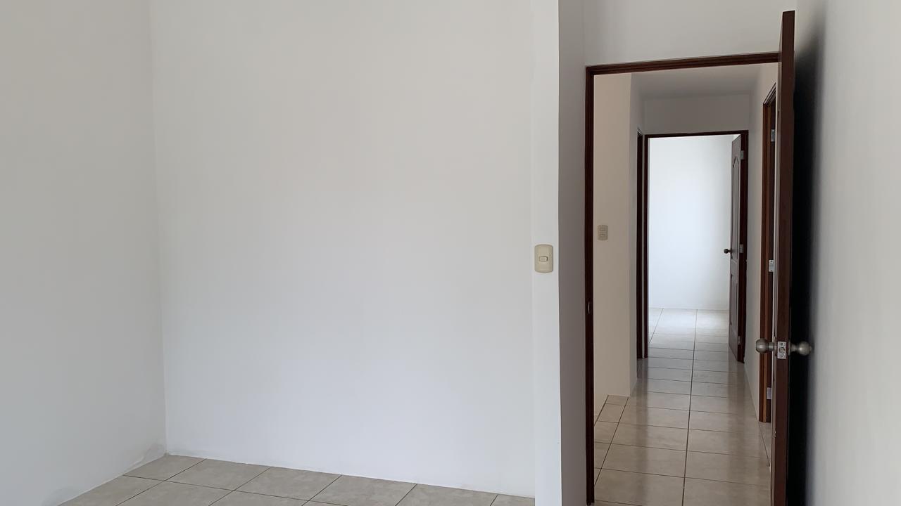 Venta de Casa o Casas, Terrenos, Propiedades, Apartamentos, Inmuebles en Guatemala, zona 11, zona 7, zona 2, zona 18, zona 16, Mixco, Carretera Al Salvador, Fraijanes, Santa Catarina Pinula, Antigua Guatemala, Villa Nueva, Villa Canales, San Miguel Petapa - Venta o Alquiler de Casas En Guatemala