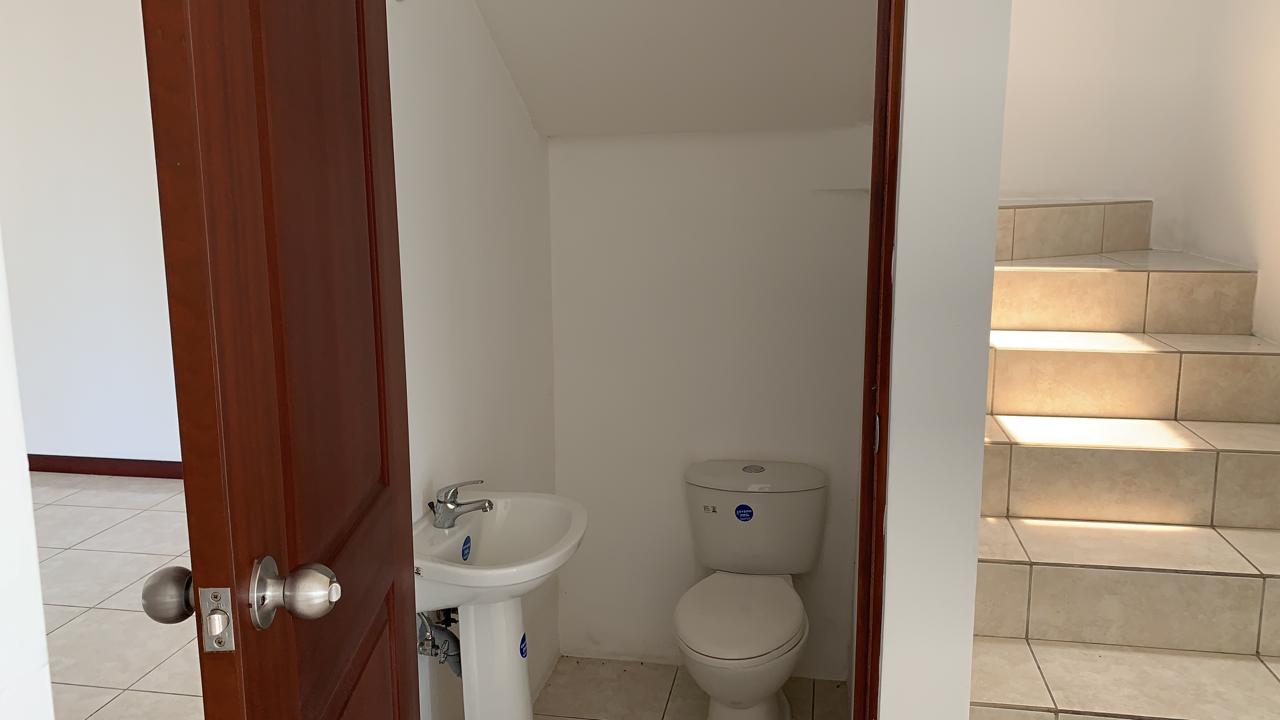 Venta de Casa o Casas, Terrenos, Propiedades, Apartamentos, Inmuebles en Guatemala, zona 11, zona 7, zona 2, zona 18, zona 16, Mixco, Carretera Al Salvador, Fraijanes, Santa Catarina Pinula, Antigua Guatemala, Villa Nueva, Villa Canales, San Miguel Petapa - Venta o Alquiler de Casas En Guatemala