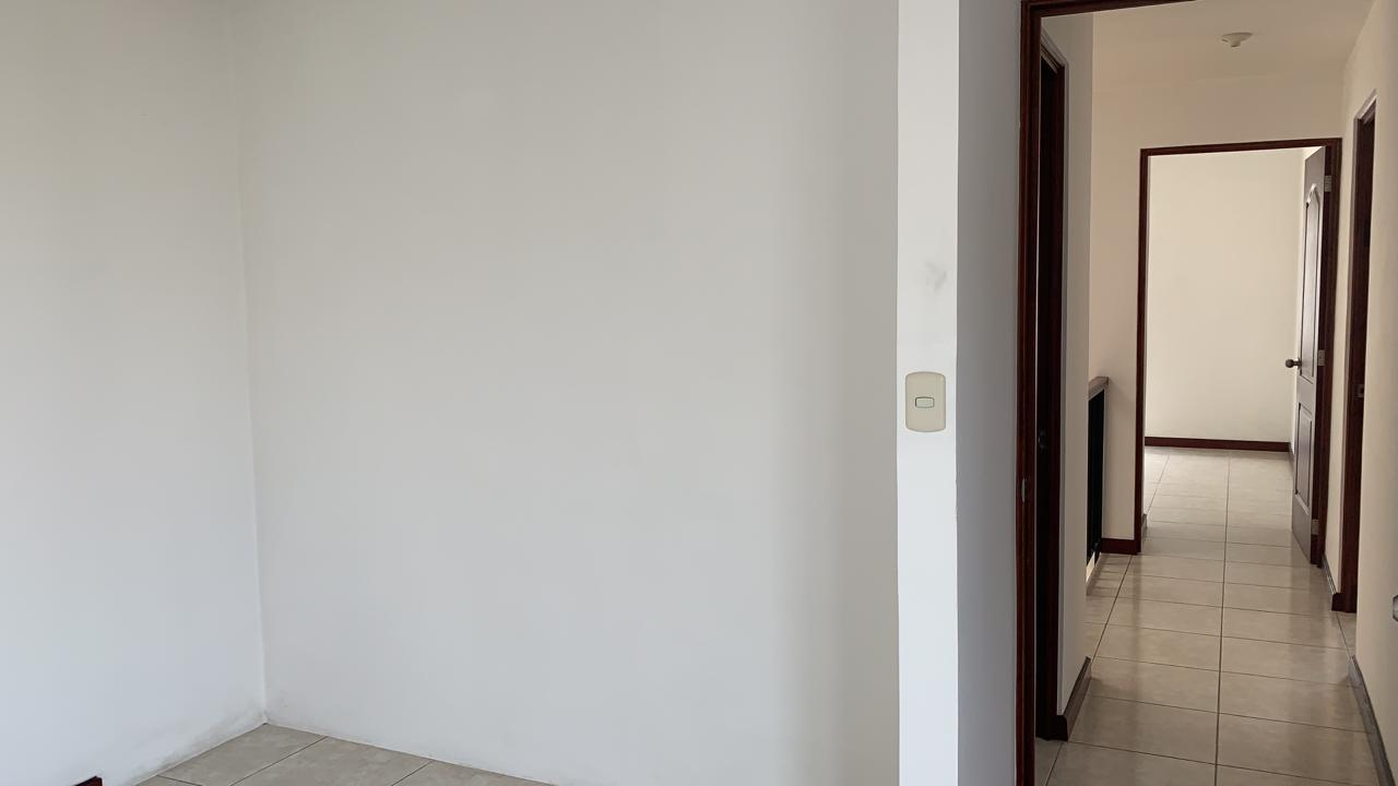 Venta de Casa o Casas, Terrenos, Propiedades, Apartamentos, Inmuebles en Guatemala, zona 11, zona 7, zona 2, zona 18, zona 16, Mixco, Carretera Al Salvador, Fraijanes, Santa Catarina Pinula, Antigua Guatemala, Villa Nueva, Villa Canales, San Miguel Petapa - Venta o Alquiler de Casas En Guatemala