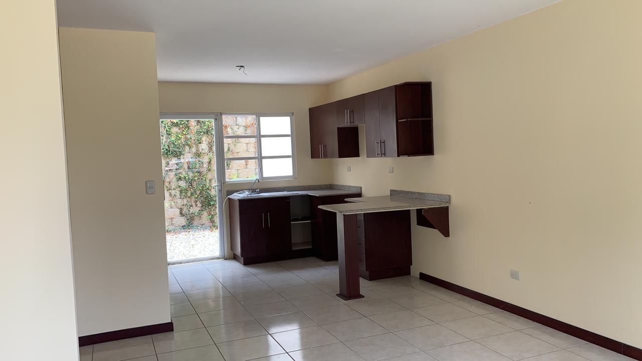 Venta de Casa o Casas, Terrenos, Propiedades, Apartamentos, Inmuebles en Guatemala, zona 11, zona 7, zona 2, zona 18, zona 16, Mixco, Carretera Al Salvador, Fraijanes, Santa Catarina Pinula, Antigua Guatemala, Villa Nueva, Villa Canales, San Miguel Petapa - Venta o Alquiler de Casas En Guatemala