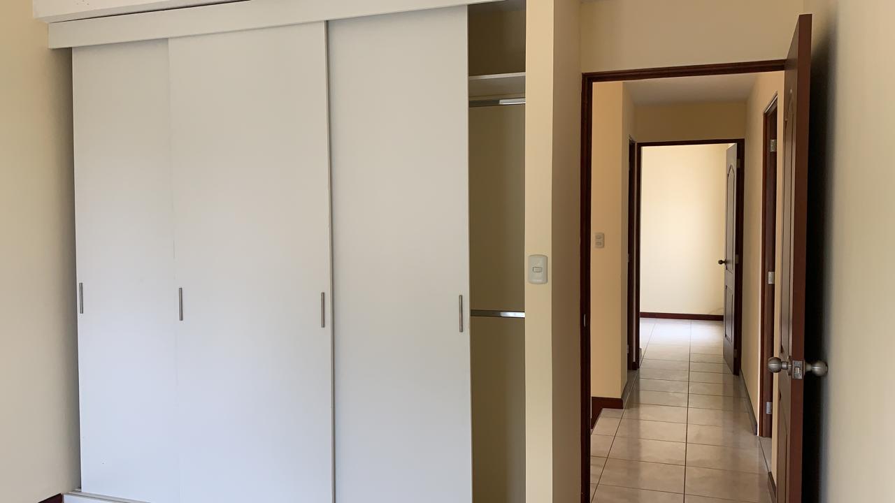 Venta de Casa o Casas, Terrenos, Propiedades, Apartamentos, Inmuebles en Guatemala, zona 11, zona 7, zona 2, zona 18, zona 16, Mixco, Carretera Al Salvador, Fraijanes, Santa Catarina Pinula, Antigua Guatemala, Villa Nueva, Villa Canales, San Miguel Petapa - Venta o Alquiler de Casas En Guatemala
