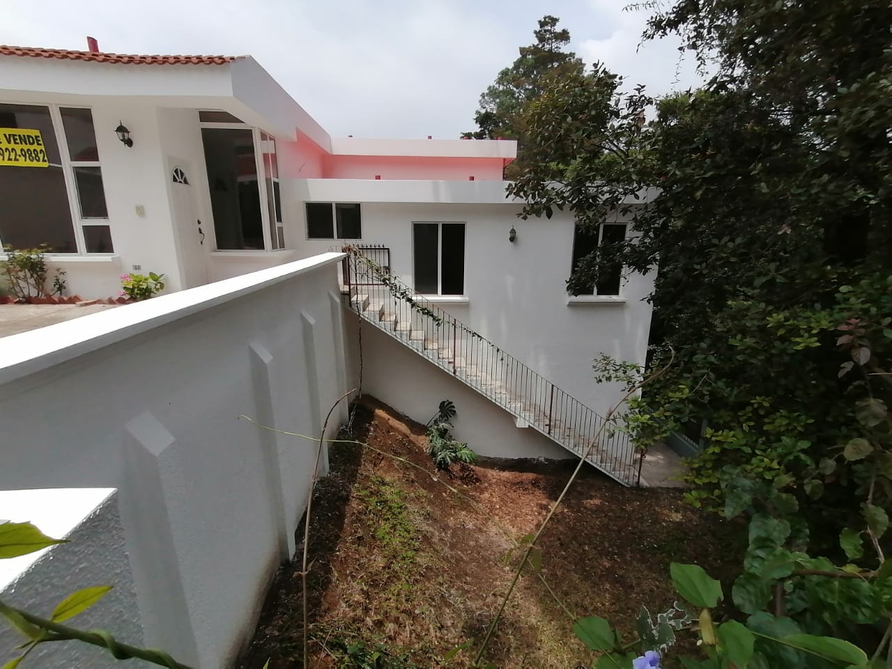 Venta de Casa o Casas, Terrenos, Propiedades, Apartamentos, Inmuebles en Guatemala, zona 11, zona 7, zona 2, zona 18, zona 16, Mixco, Carretera Al Salvador, Fraijanes, Santa Catarina Pinula, Antigua Guatemala, Villa Nueva, Villa Canales, San Miguel Petapa - Venta o Alquiler de Casas En Guatemala