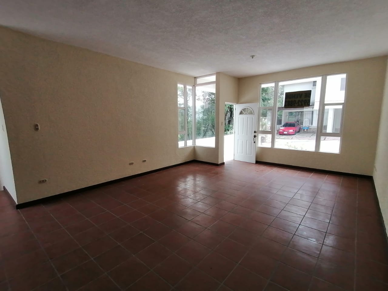 Venta de Casa o Casas, Terrenos, Propiedades, Apartamentos, Inmuebles en Guatemala, zona 11, zona 7, zona 2, zona 18, zona 16, Mixco, Carretera Al Salvador, Fraijanes, Santa Catarina Pinula, Antigua Guatemala, Villa Nueva, Villa Canales, San Miguel Petapa - Venta o Alquiler de Casas En Guatemala