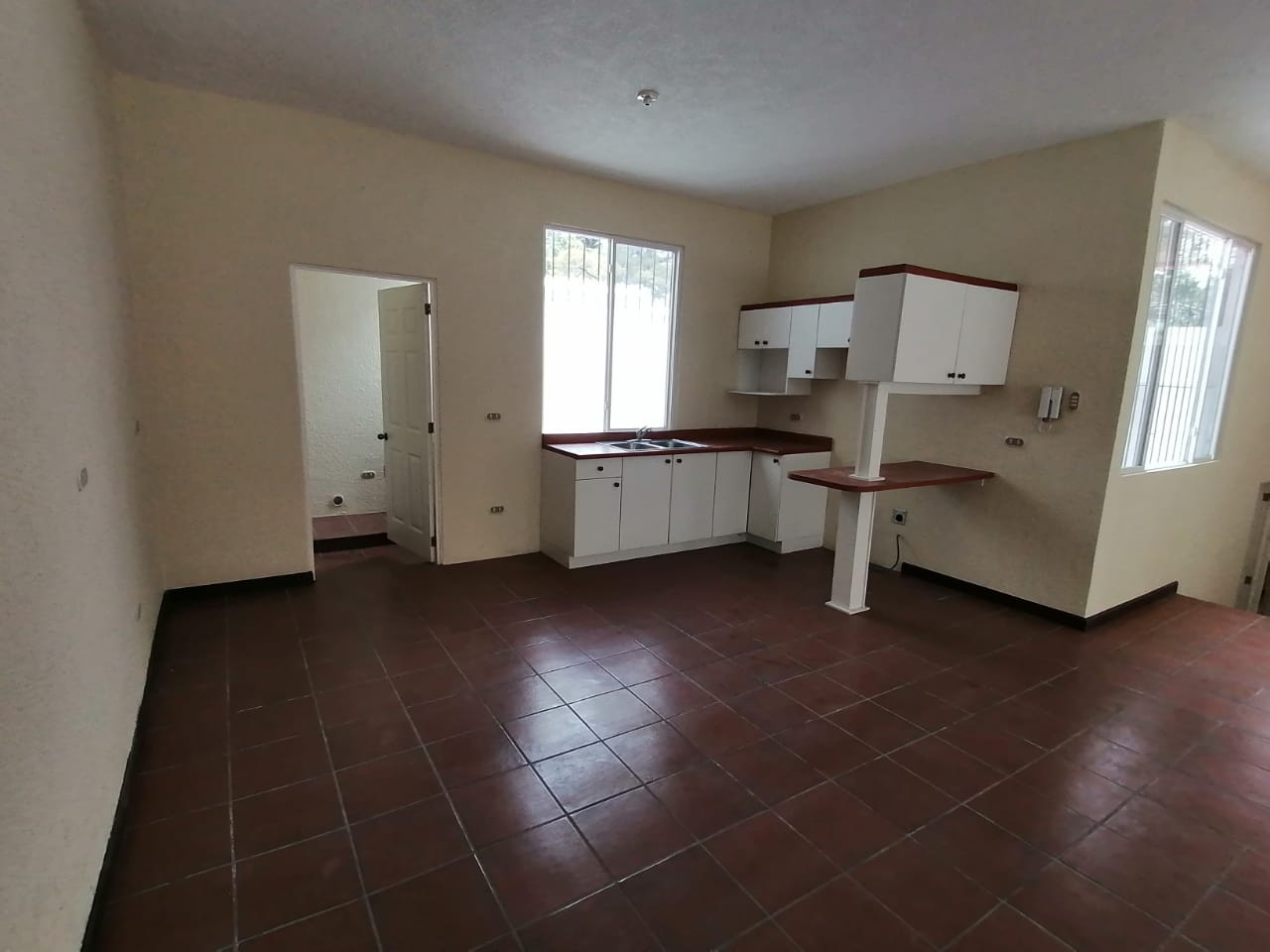 Venta de Casa o Casas, Terrenos, Propiedades, Apartamentos, Inmuebles en Guatemala, zona 11, zona 7, zona 2, zona 18, zona 16, Mixco, Carretera Al Salvador, Fraijanes, Santa Catarina Pinula, Antigua Guatemala, Villa Nueva, Villa Canales, San Miguel Petapa - Venta o Alquiler de Casas En Guatemala