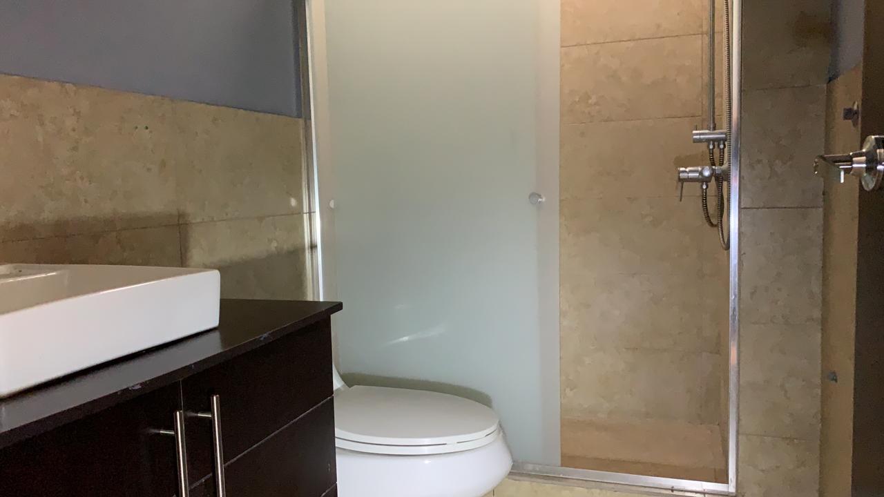 Venta de Casa o Casas, Terrenos, Propiedades, Apartamentos, Inmuebles en Guatemala, zona 11, zona 7, zona 2, zona 18, zona 16, Mixco, Carretera Al Salvador, Fraijanes, Santa Catarina Pinula, Antigua Guatemala, Villa Nueva, Villa Canales, San Miguel Petapa - Venta o Alquiler de Casas En Guatemala