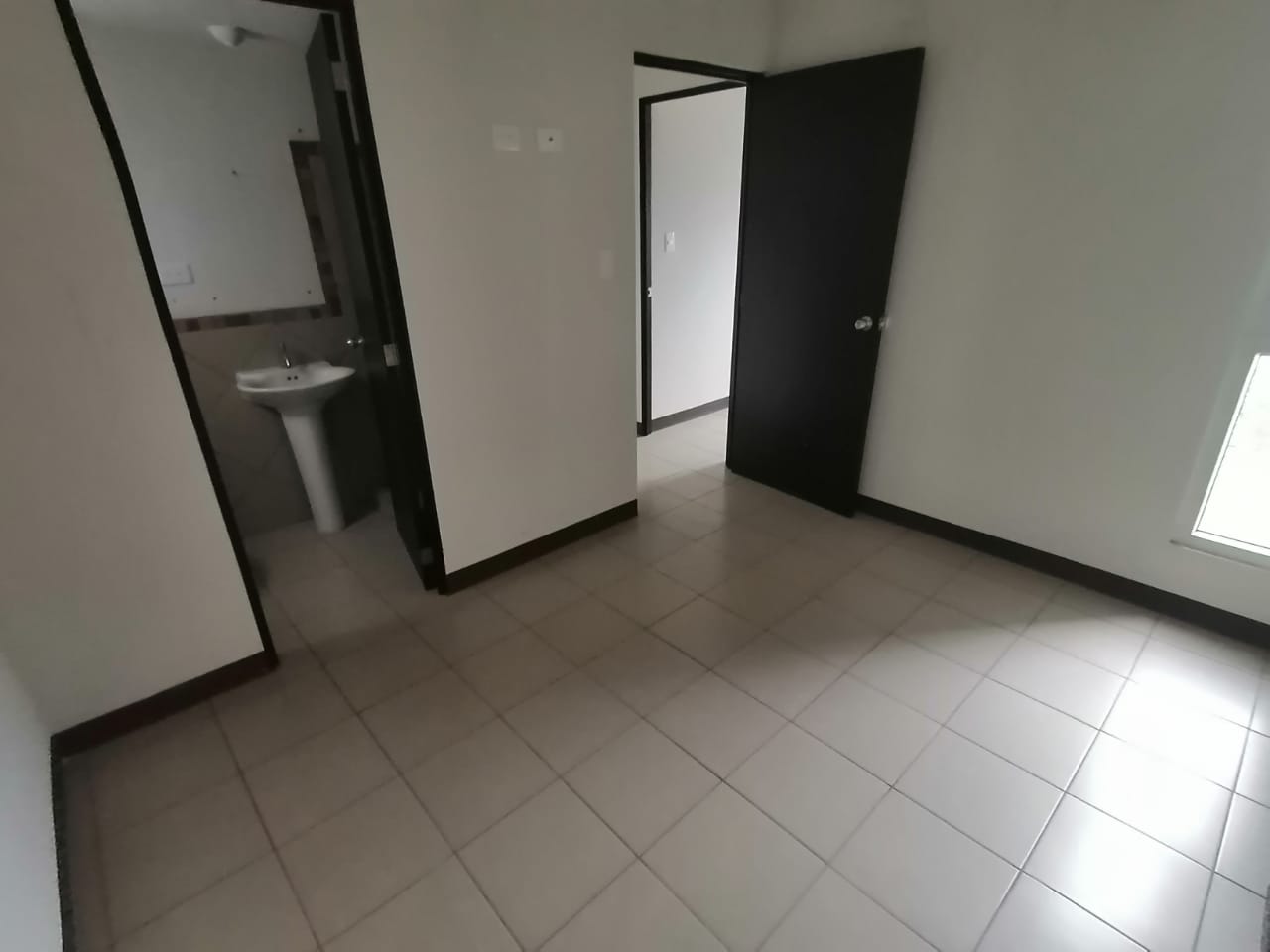 Venta de Casa o Casas, Terrenos, Propiedades, Apartamentos, Inmuebles en Guatemala, zona 11, zona 7, zona 2, zona 18, zona 16, Mixco, Carretera Al Salvador, Fraijanes, Santa Catarina Pinula, Antigua Guatemala, Villa Nueva, Villa Canales, San Miguel Petapa - Venta o Alquiler de Casas En Guatemala