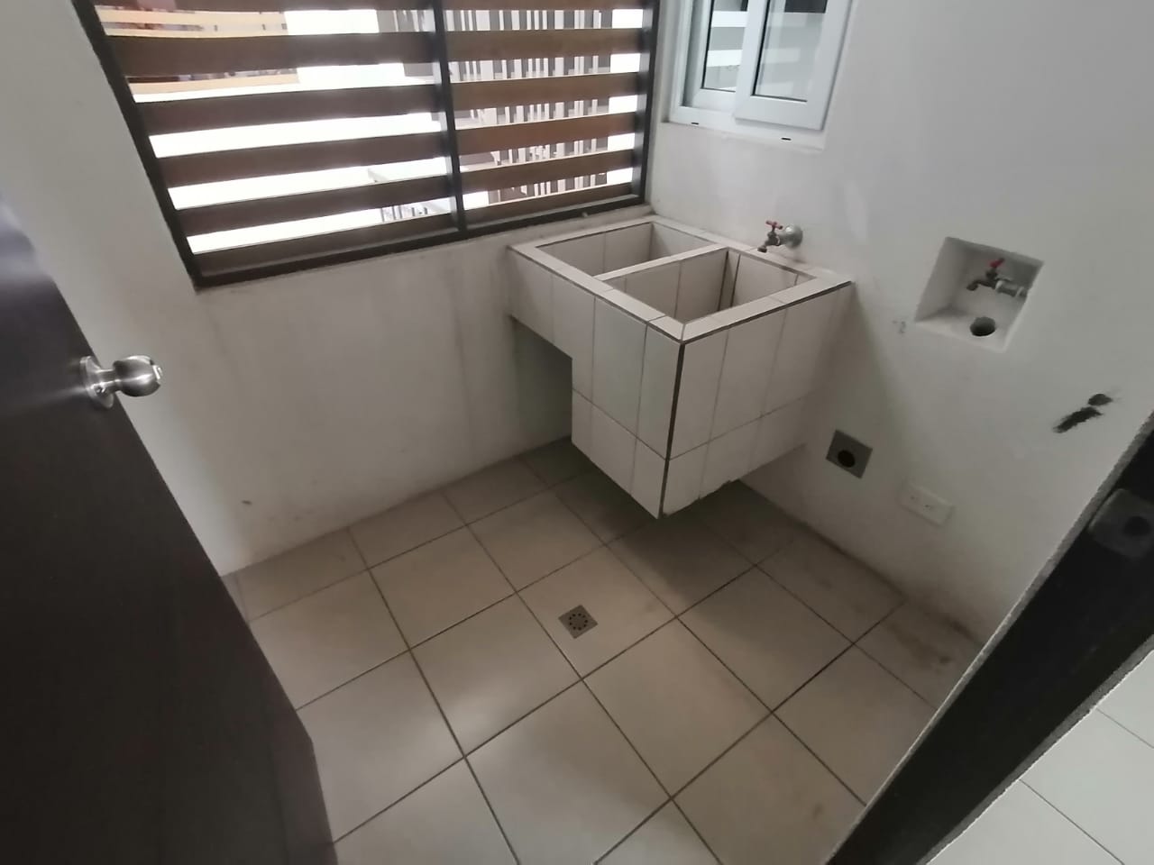 Venta de Casa o Casas, Terrenos, Propiedades, Apartamentos, Inmuebles en Guatemala, zona 11, zona 7, zona 2, zona 18, zona 16, Mixco, Carretera Al Salvador, Fraijanes, Santa Catarina Pinula, Antigua Guatemala, Villa Nueva, Villa Canales, San Miguel Petapa - Venta o Alquiler de Casas En Guatemala