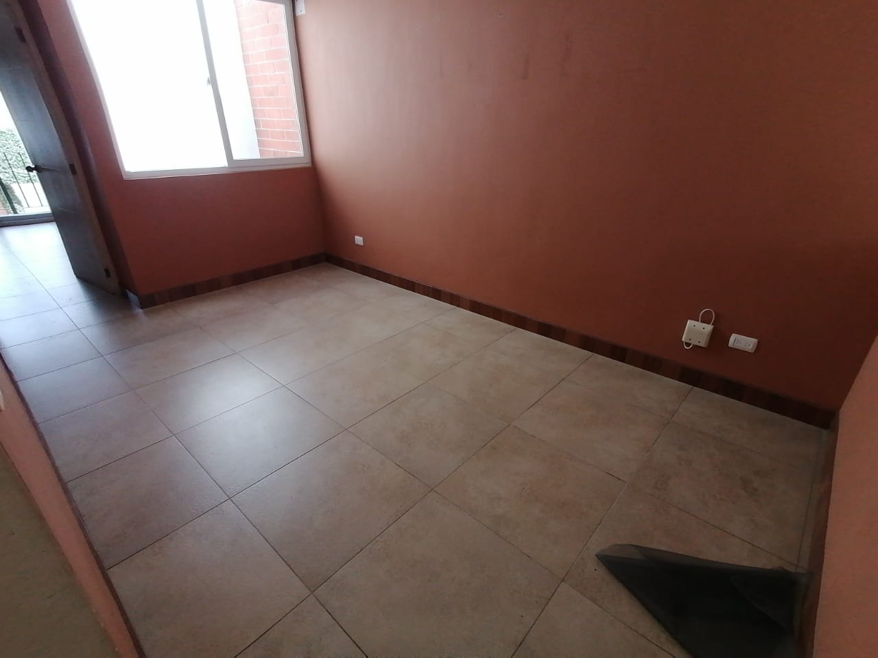 Venta de Casa o Casas, Terrenos, Propiedades, Apartamentos, Inmuebles en Guatemala, zona 11, zona 7, zona 2, zona 18, zona 16, Mixco, Carretera Al Salvador, Fraijanes, Santa Catarina Pinula, Antigua Guatemala, Villa Nueva, Villa Canales, San Miguel Petapa - Venta o Alquiler de Casas En Guatemala