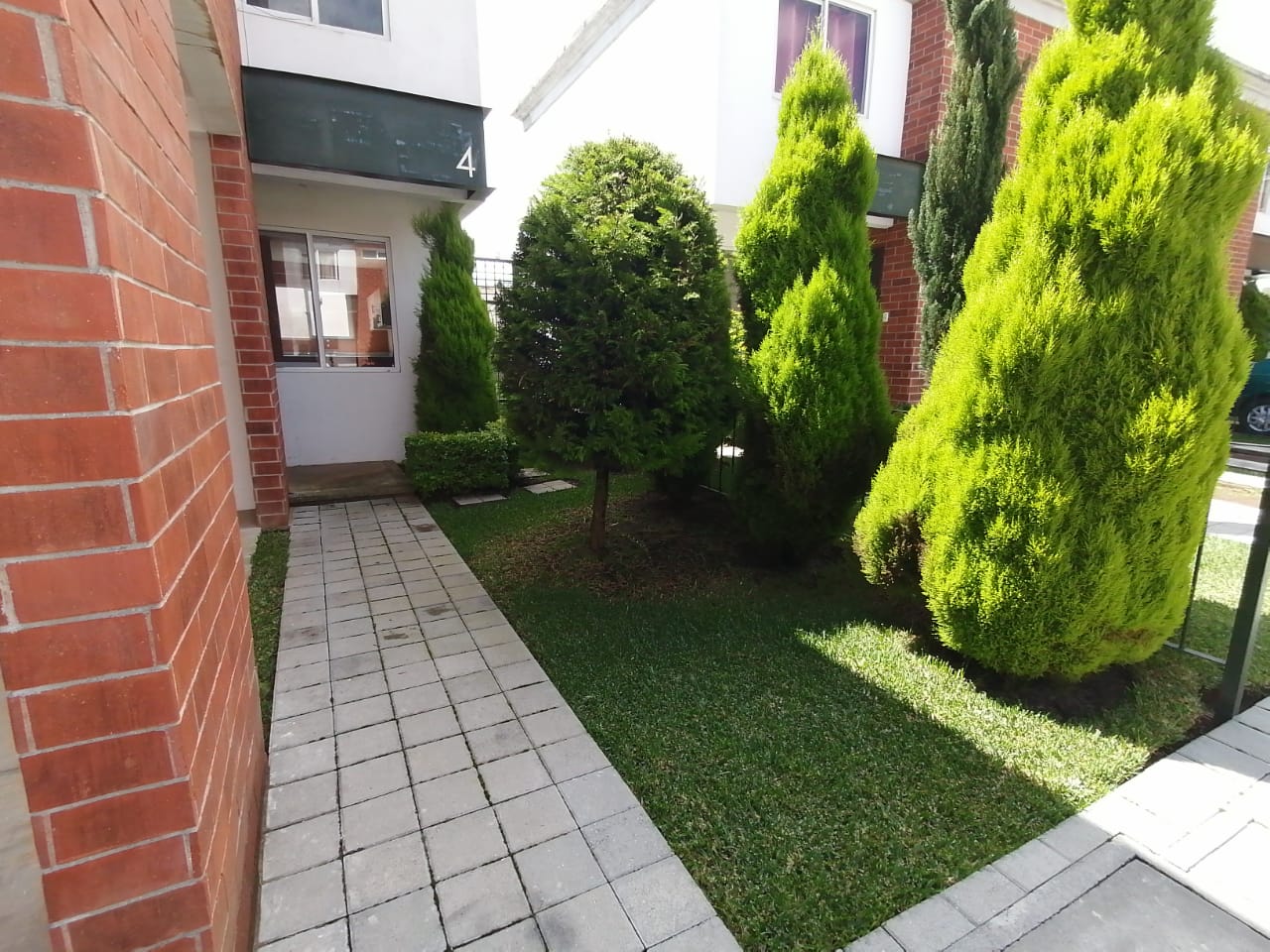 Venta de Casa o Casas, Terrenos, Propiedades, Apartamentos, Inmuebles en Guatemala, zona 11, zona 7, zona 2, zona 18, zona 16, Mixco, Carretera Al Salvador, Fraijanes, Santa Catarina Pinula, Antigua Guatemala, Villa Nueva, Villa Canales, San Miguel Petapa - Venta o Alquiler de Casas En Guatemala