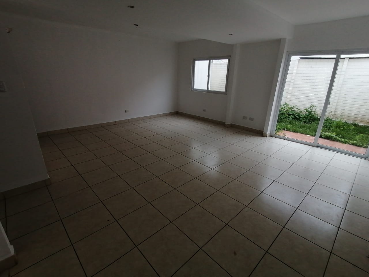 Venta de Casa o Casas, Terrenos, Propiedades, Apartamentos, Inmuebles en Guatemala, zona 11, zona 7, zona 2, zona 18, zona 16, Mixco, Carretera Al Salvador, Fraijanes, Santa Catarina Pinula, Antigua Guatemala, Villa Nueva, Villa Canales, San Miguel Petapa - Venta o Alquiler de Casas En Guatemala