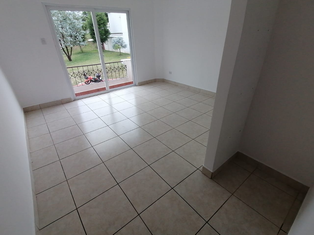 Venta de Casa o Casas, Terrenos, Propiedades, Apartamentos, Inmuebles en Guatemala, zona 11, zona 7, zona 2, zona 18, zona 16, Mixco, Carretera Al Salvador, Fraijanes, Santa Catarina Pinula, Antigua Guatemala, Villa Nueva, Villa Canales, San Miguel Petapa - Venta o Alquiler de Casas En Guatemala