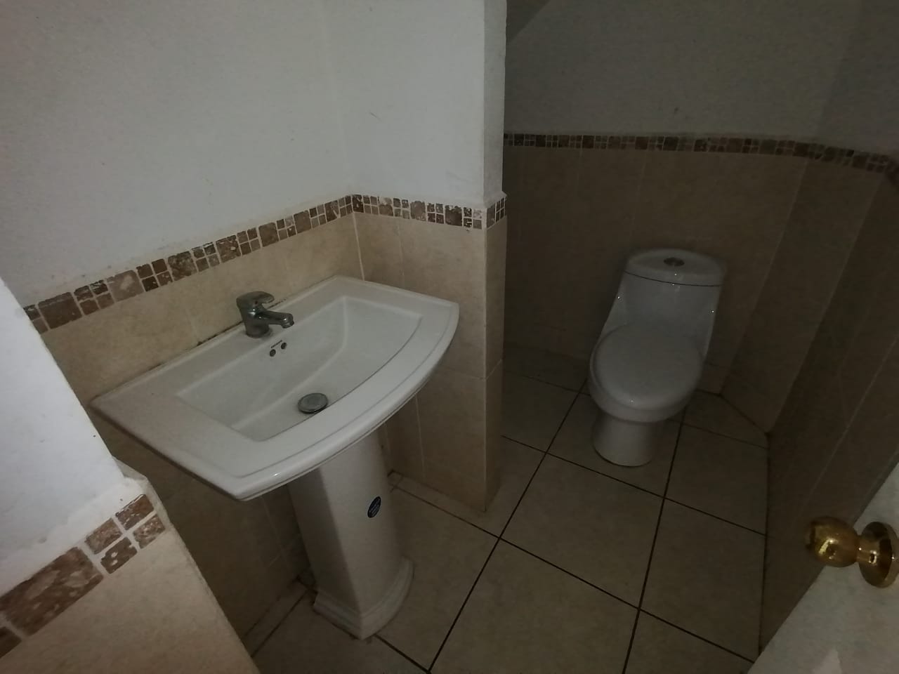 Venta de Casa o Casas, Terrenos, Propiedades, Apartamentos, Inmuebles en Guatemala, zona 11, zona 7, zona 2, zona 18, zona 16, Mixco, Carretera Al Salvador, Fraijanes, Santa Catarina Pinula, Antigua Guatemala, Villa Nueva, Villa Canales, San Miguel Petapa - Venta o Alquiler de Casas En Guatemala