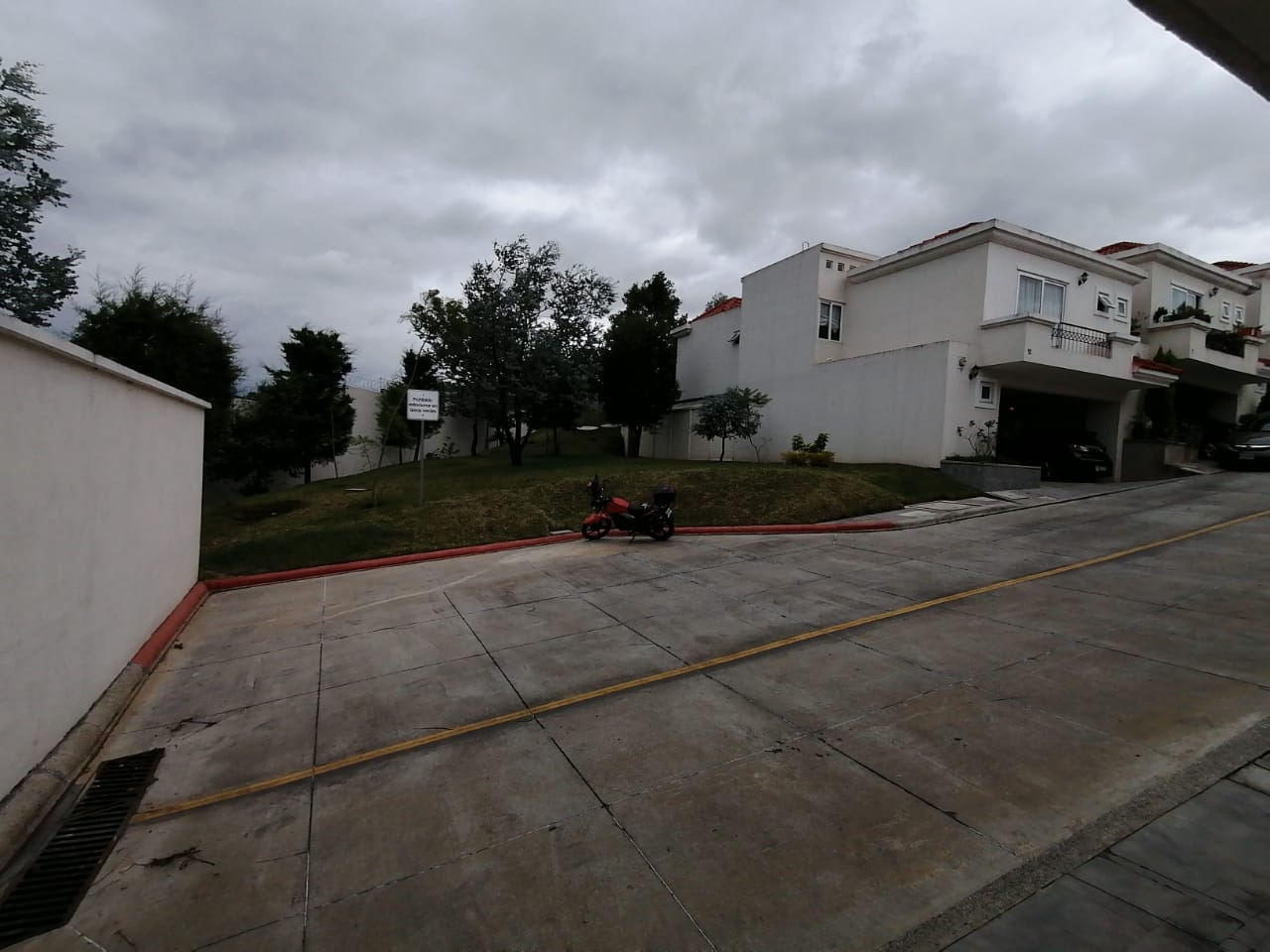 Venta de Casa o Casas, Terrenos, Propiedades, Apartamentos, Inmuebles en Guatemala, zona 11, zona 7, zona 2, zona 18, zona 16, Mixco, Carretera Al Salvador, Fraijanes, Santa Catarina Pinula, Antigua Guatemala, Villa Nueva, Villa Canales, San Miguel Petapa - Venta o Alquiler de Casas En Guatemala