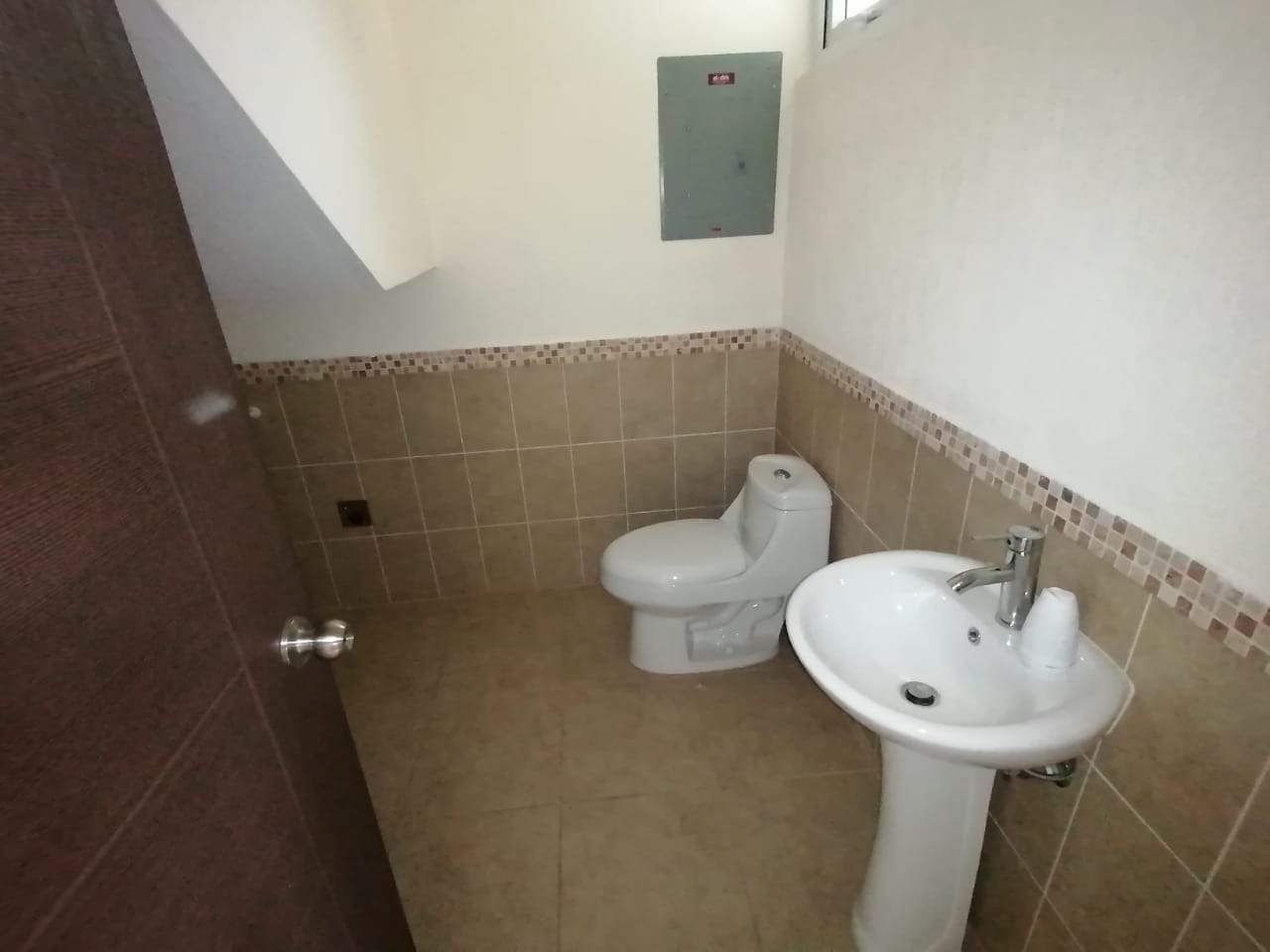 Venta de Casa o Casas, Terrenos, Propiedades, Apartamentos, Inmuebles en Guatemala, zona 11, zona 7, zona 2, zona 18, zona 16, Mixco, Carretera Al Salvador, Fraijanes, Santa Catarina Pinula, Antigua Guatemala, Villa Nueva, Villa Canales, San Miguel Petapa - Venta o Alquiler de Casas En Guatemala