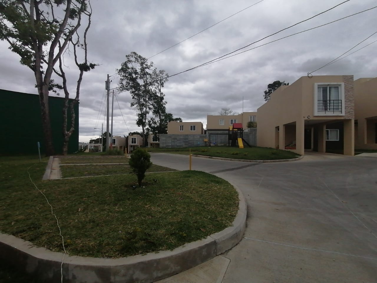 Venta de Casa o Casas, Terrenos, Propiedades, Apartamentos, Inmuebles en Guatemala, zona 11, zona 7, zona 2, zona 18, zona 16, Mixco, Carretera Al Salvador, Fraijanes, Santa Catarina Pinula, Antigua Guatemala, Villa Nueva, Villa Canales, San Miguel Petapa - Venta o Alquiler de Casas En Guatemala