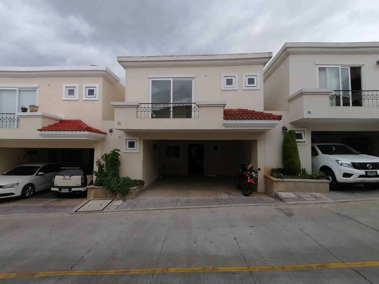 Venta de Casa o Casas, Terrenos, Propiedades, Apartamentos, Inmuebles en Guatemala, zona 11, zona 7, zona 2, zona 18, zona 16, Mixco, Carretera Al Salvador, Fraijanes, Santa Catarina Pinula, Antigua Guatemala, Villa Nueva, Villa Canales, San Miguel Petapa - Venta o Alquiler de Casas En Guatemala