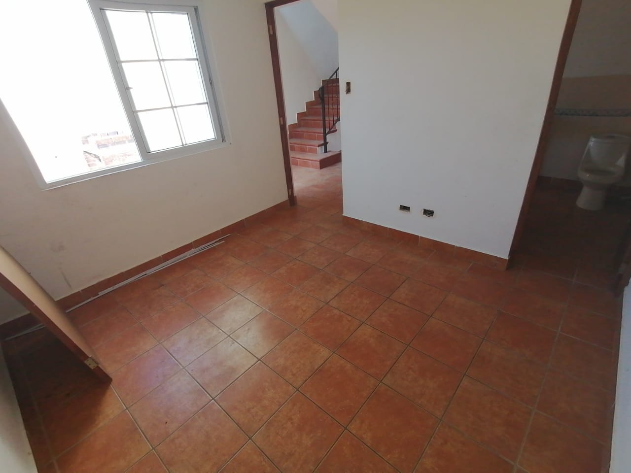Venta de Casa o Casas, Terrenos, Propiedades, Apartamentos, Inmuebles en Guatemala, zona 11, zona 7, zona 2, zona 18, zona 16, Mixco, Carretera Al Salvador, Fraijanes, Santa Catarina Pinula, Antigua Guatemala, Villa Nueva, Villa Canales, San Miguel Petapa - Venta o Alquiler de Casas En Guatemala