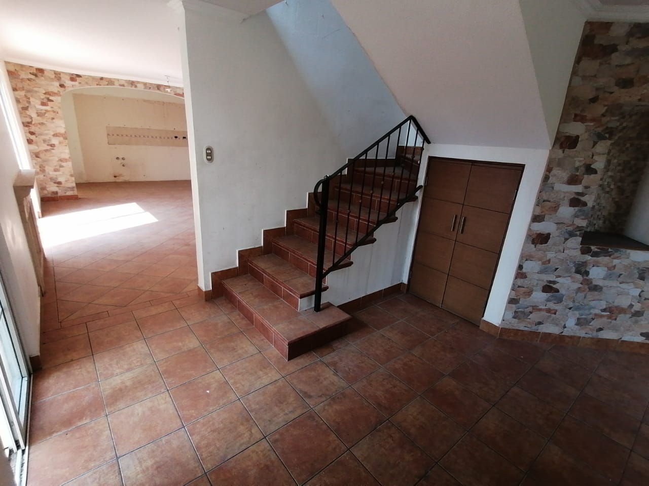 Venta de Casa o Casas, Terrenos, Propiedades, Apartamentos, Inmuebles en Guatemala, zona 11, zona 7, zona 2, zona 18, zona 16, Mixco, Carretera Al Salvador, Fraijanes, Santa Catarina Pinula, Antigua Guatemala, Villa Nueva, Villa Canales, San Miguel Petapa - Venta o Alquiler de Casas En Guatemala