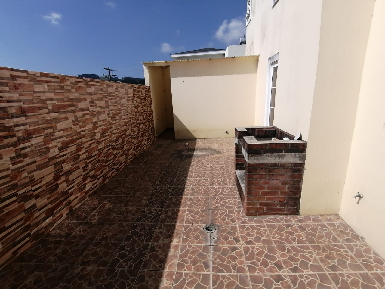 Venta de Casa o Casas, Terrenos, Propiedades, Apartamentos, Inmuebles en Guatemala, zona 11, zona 7, zona 2, zona 18, zona 16, Mixco, Carretera Al Salvador, Fraijanes, Santa Catarina Pinula, Antigua Guatemala, Villa Nueva, Villa Canales, San Miguel Petapa - Venta o Alquiler de Casas En Guatemala